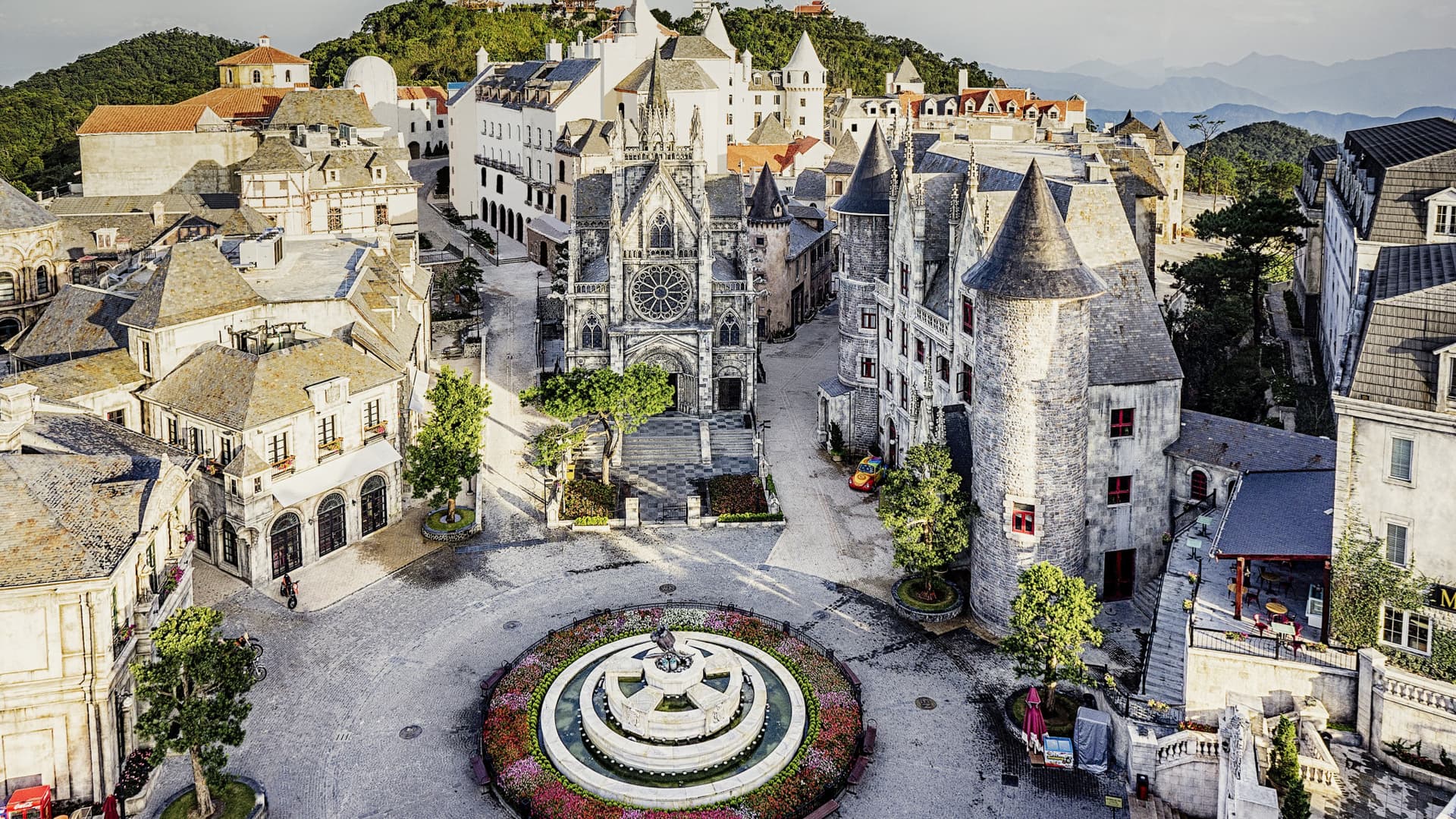 Ba Na Hills and Golden Bridge Full-Day Private Tour from Da Nang with Korean-speaking Guide - تصویر 6