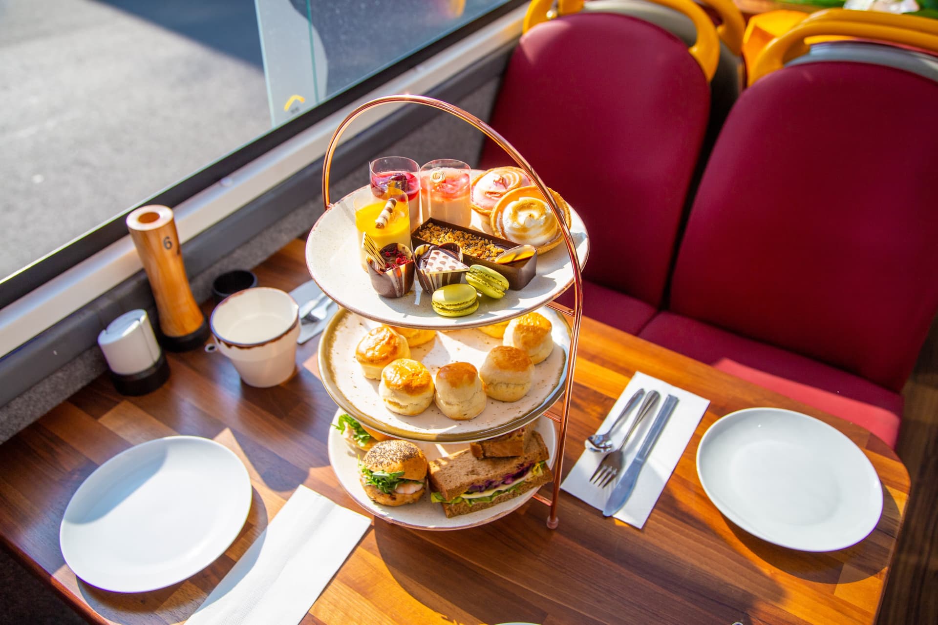 Afternoon Tea Bus with Panoramic Tour of London - تصویر 10