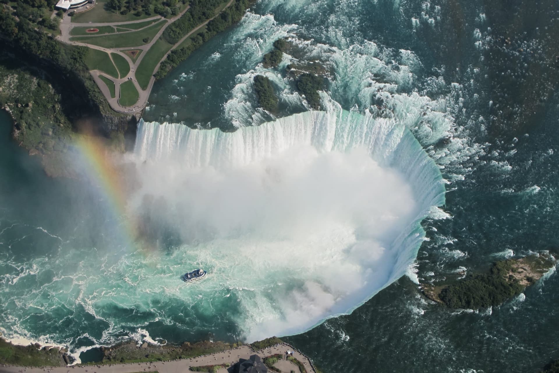 Niagara Falls Day Trip by Air from New York City - تصویر اصلی