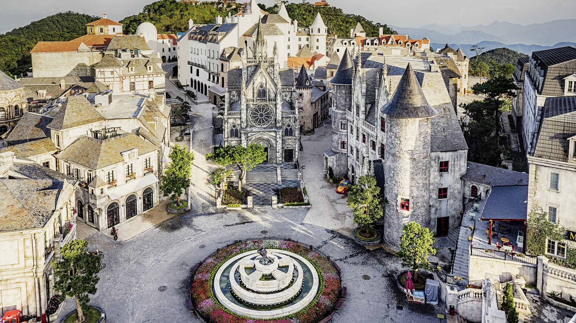 Ba Na Hills and Golden Bridge Full-Day Tour from Da Nang - تصویر 10