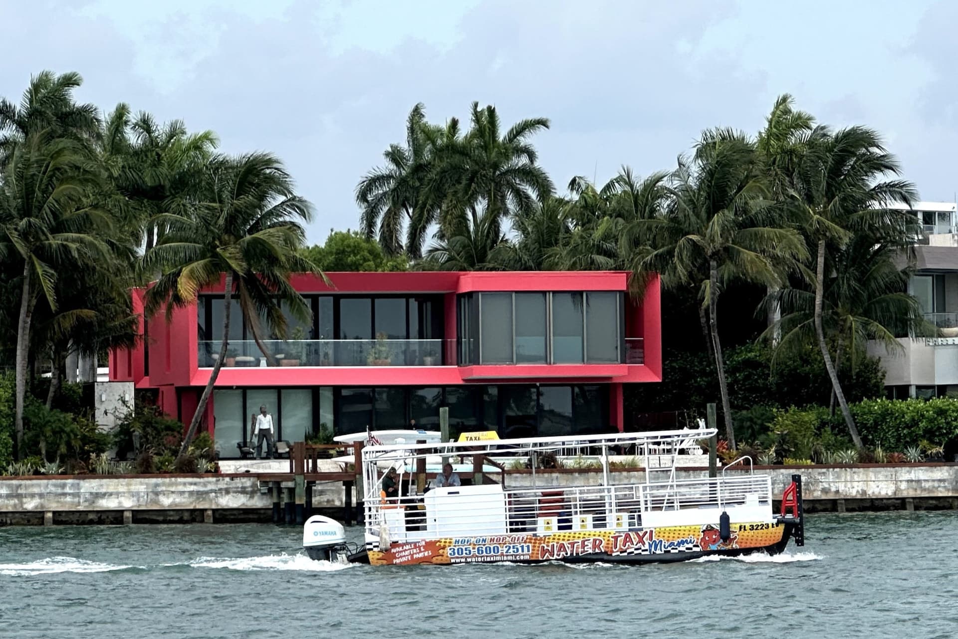 Water Taxi between Bayside Marketplace & South Beach - تصویر اصلی