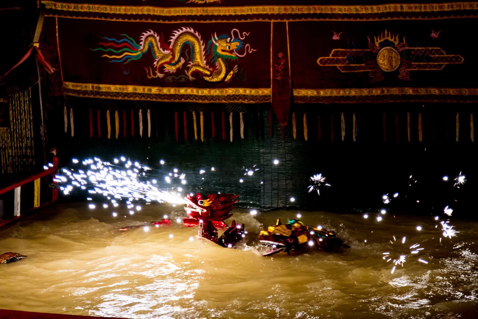 Traditional Vietnamese Water Puppet Show with Dinner in Ho Chi Minh - تصویر 18