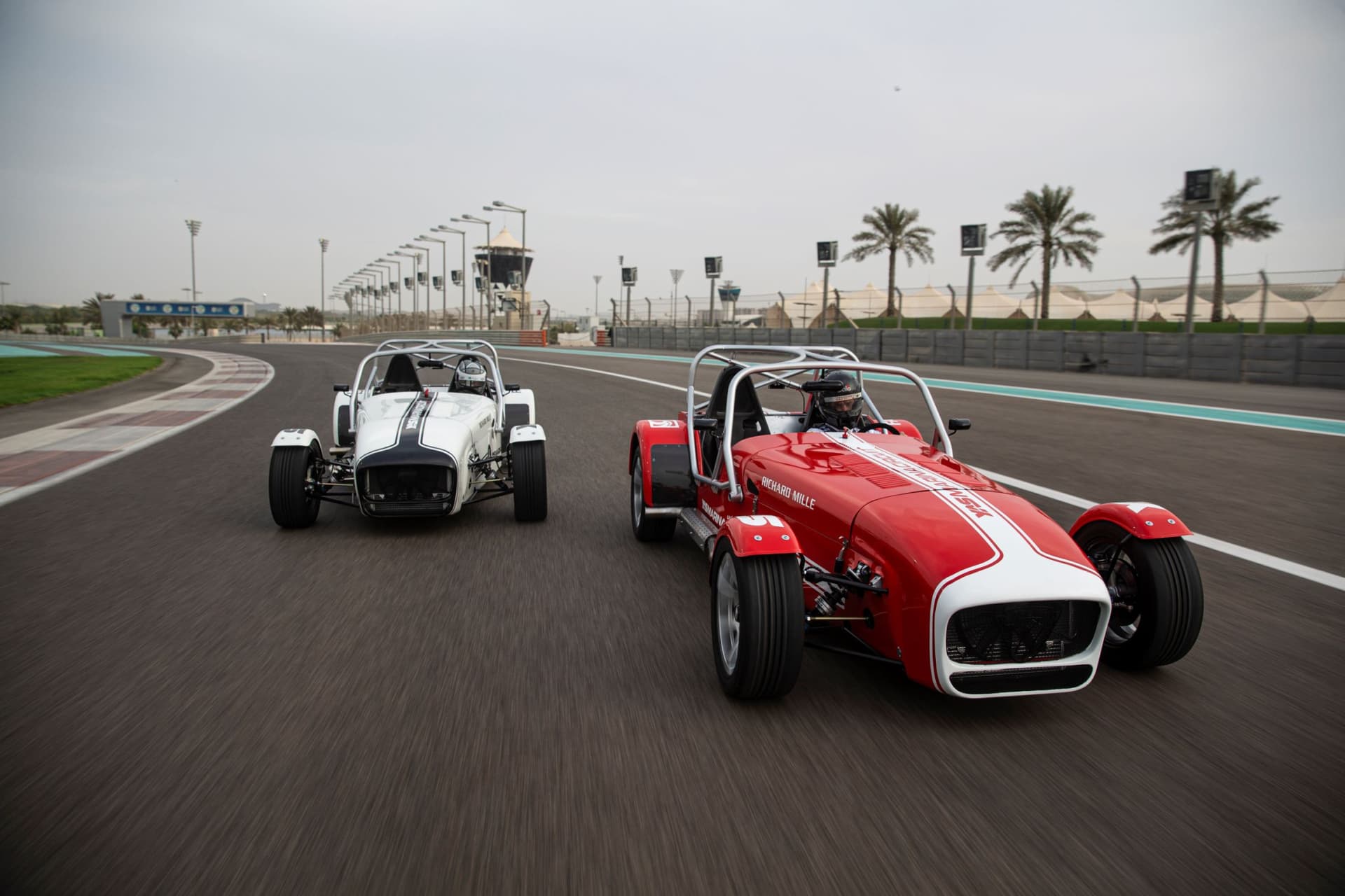 Yas Marina Circuit Caterham Seven 360 Driving Experience - تصویر 2