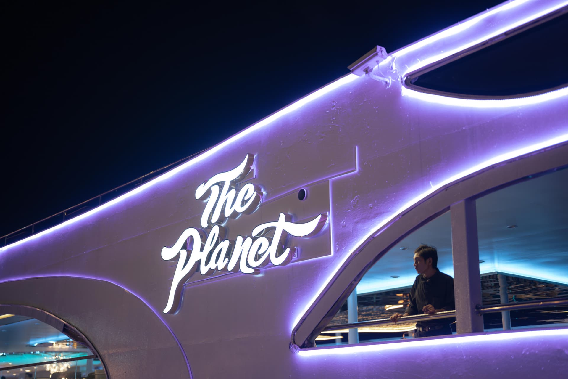 Chao Phraya River Dinner Cruise aboard The Planet Cruise - تصویر 12
