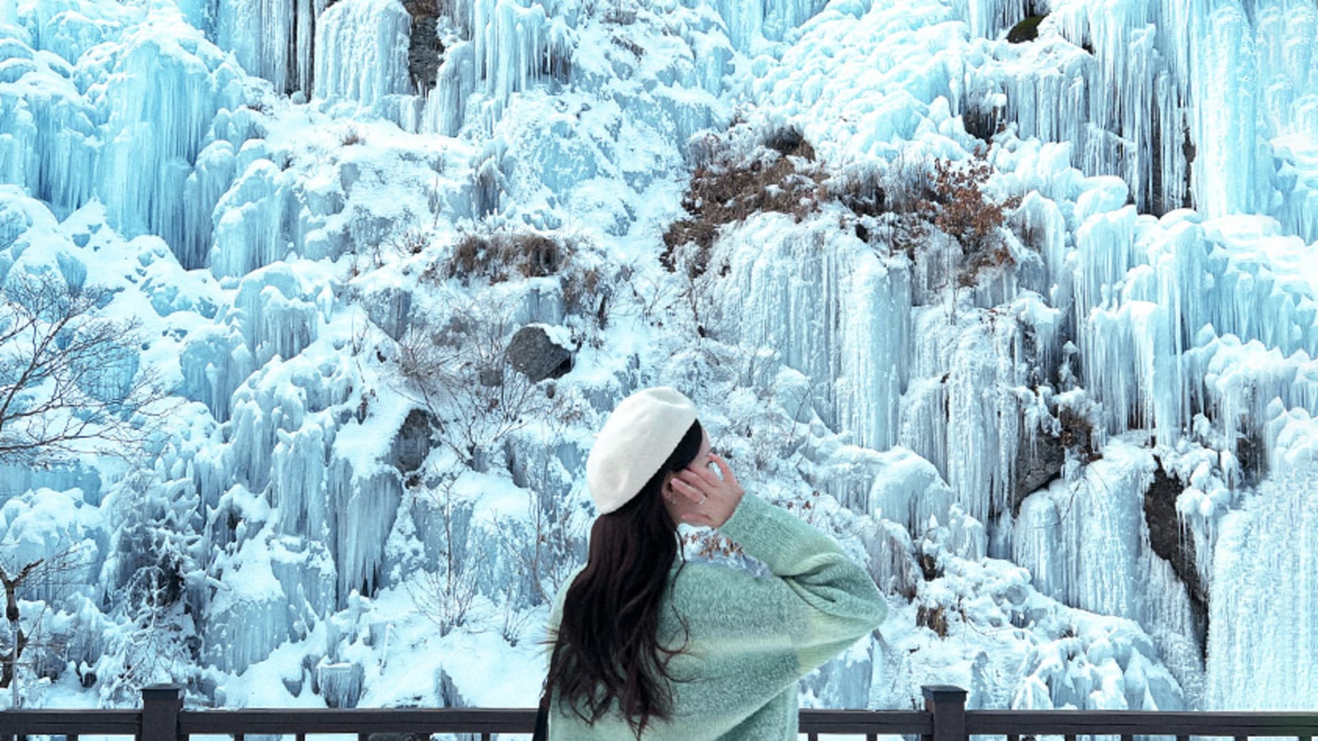 Elysian Gangchon Ski Resort and Eobi Ice Valley Full-Day Tour from Seoul - تصویر 15