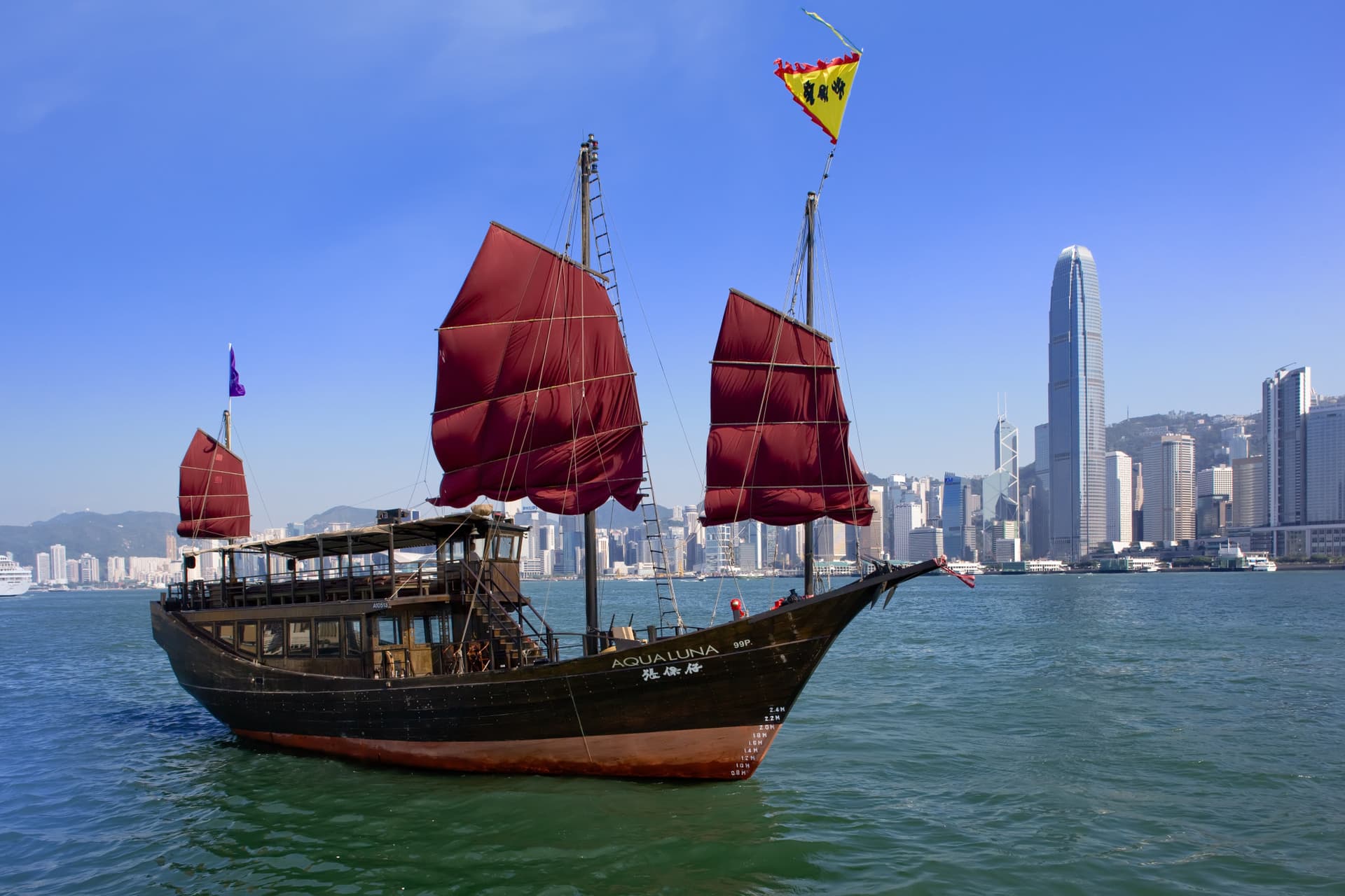 Aqualuna Victoria Harbour Cruise Ticket - تصویر اصلی