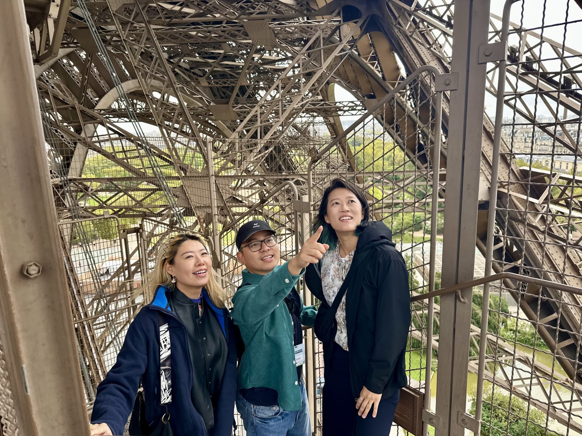 Eiffel Tower Guided Tour With Summit Entry + Seine River Cruise - تصویر اصلی