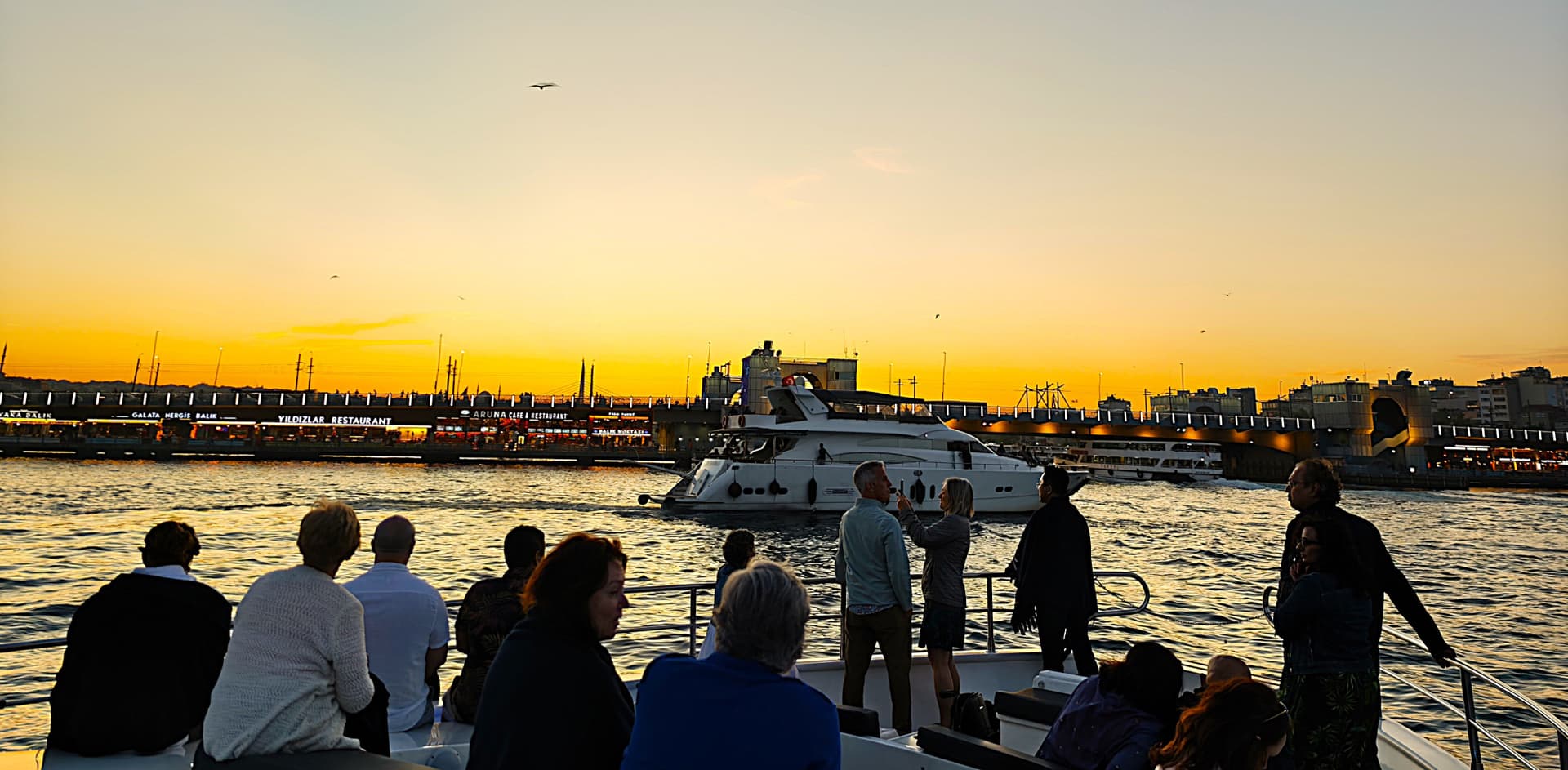 Bosphorus Sightseeing Cruise on a Luxury Yacht - تصویر 7