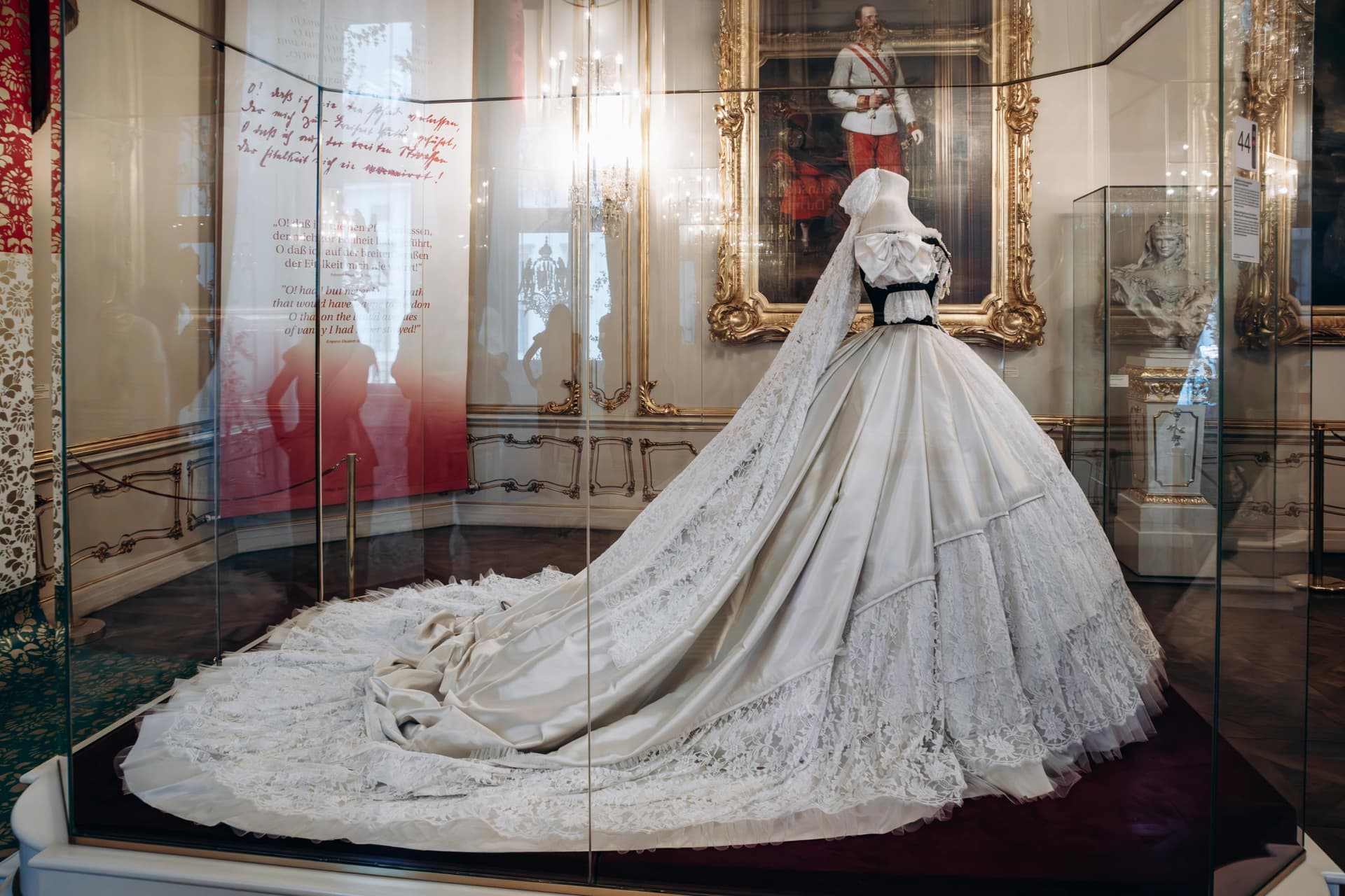 Hofburg Palace, Gardens, and Sisi Museum Skip-the-Line Guided Tour - تصویر اصلی