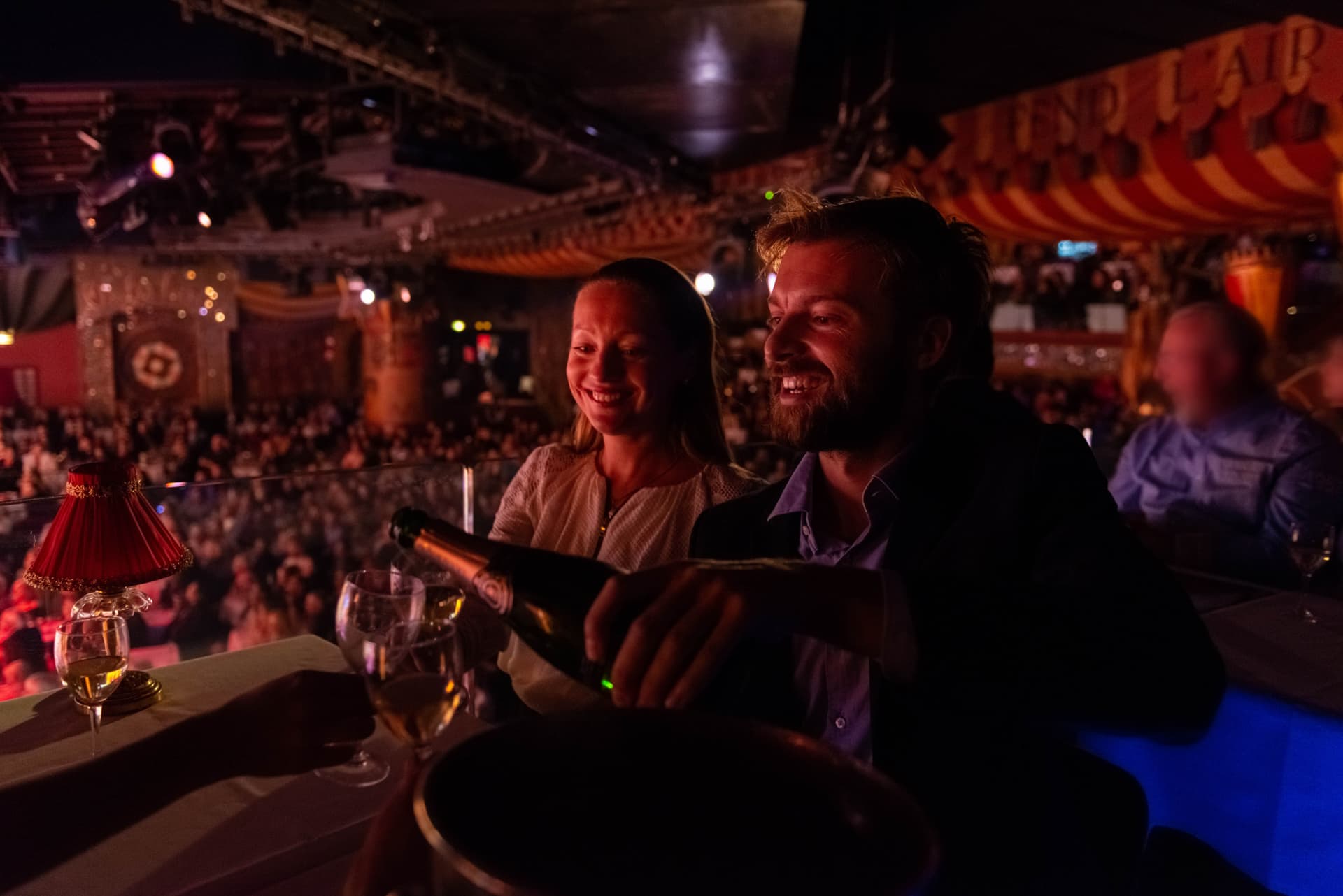 Moulin Rouge Cabaret Show and Paris Bus Tour - تصویر 6