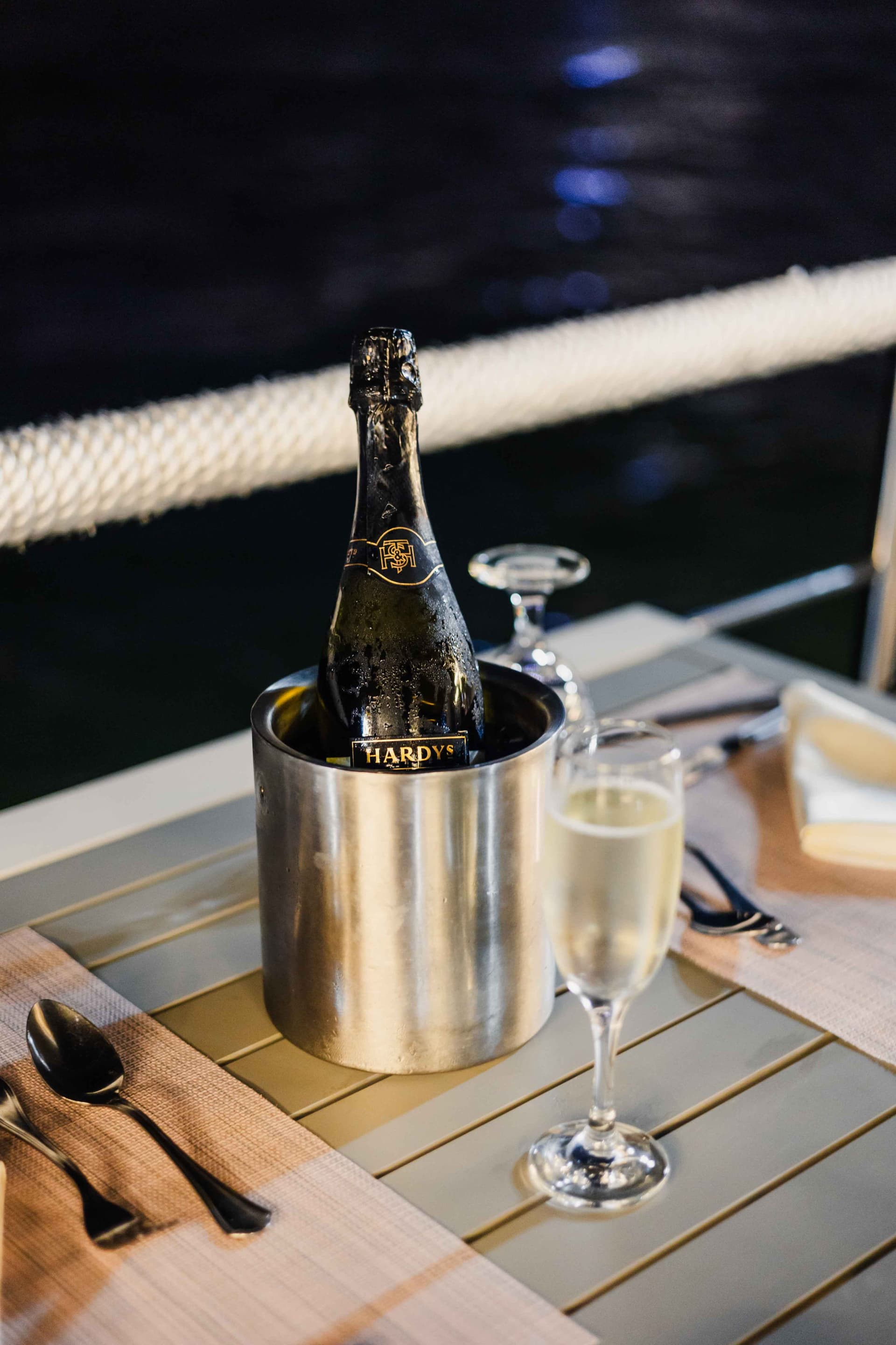 Alexandra Sea Lounge Dinner Cruise in Dubai Marina - تصویر 12