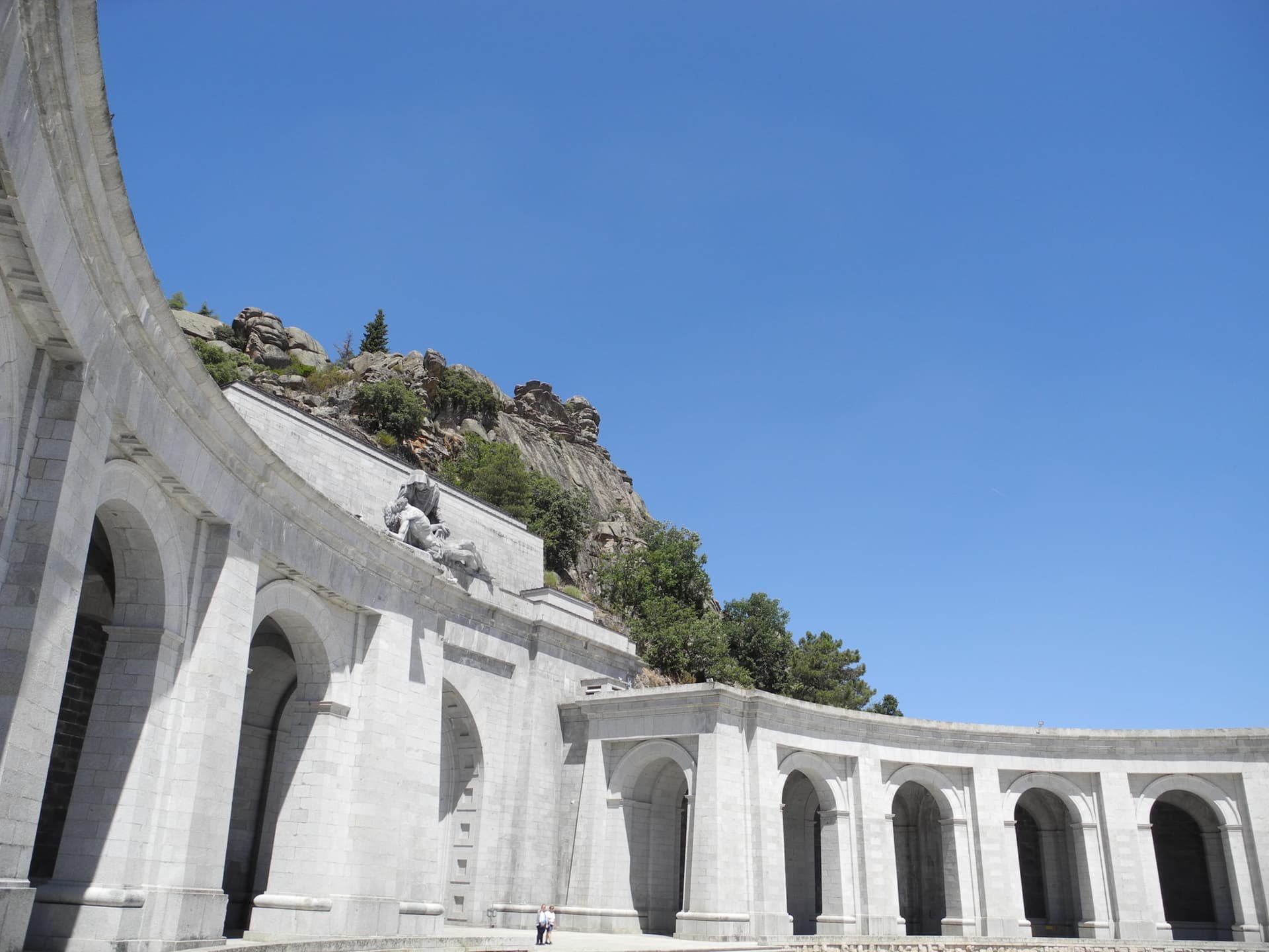 Royal Monastery of El Escorial and Valley of the Fallen Tour - تصویر 3