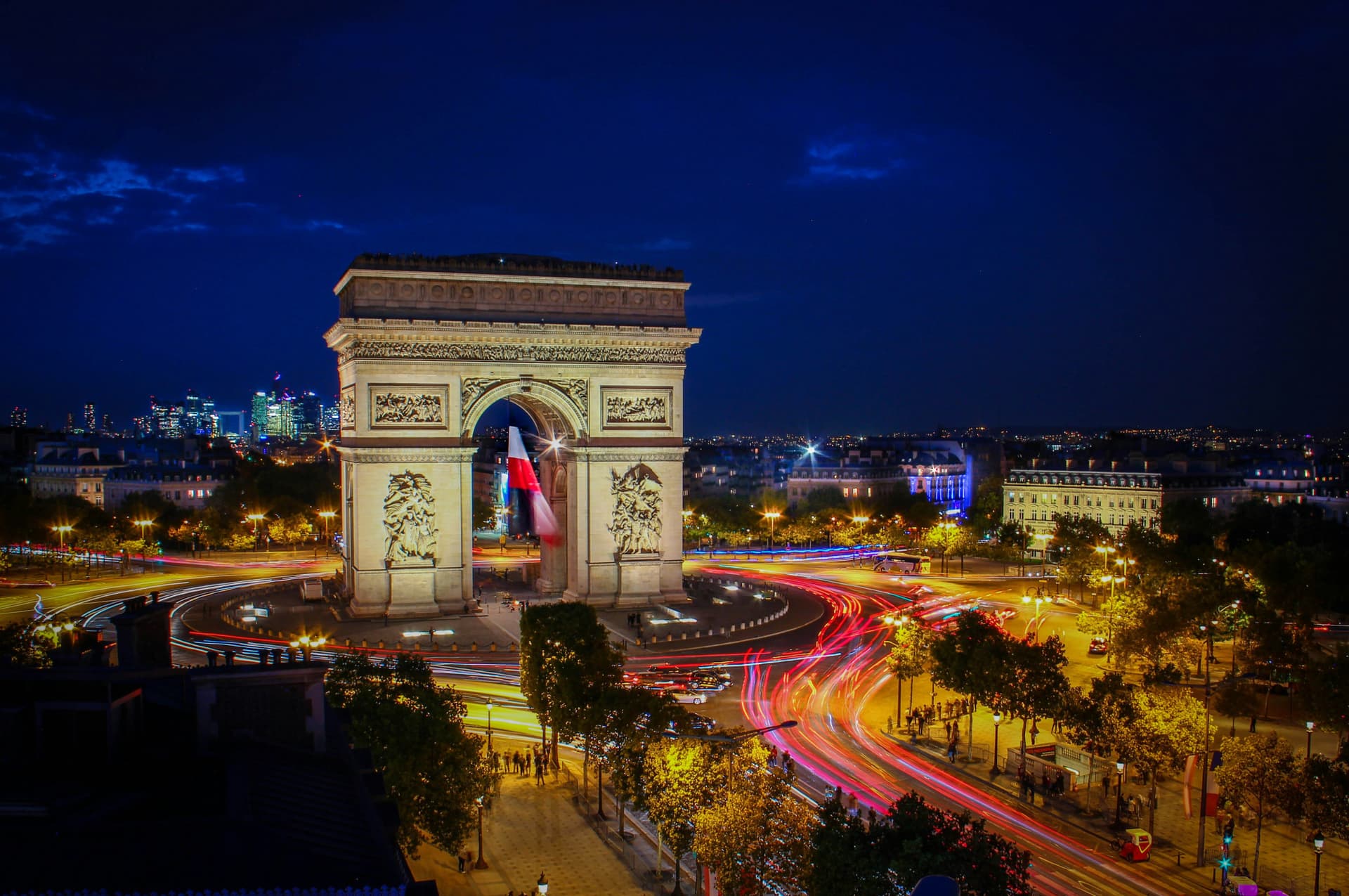 Paris Illuminations Night Bus Tour and Eiffel Tower Reserved Access - تصویر 7