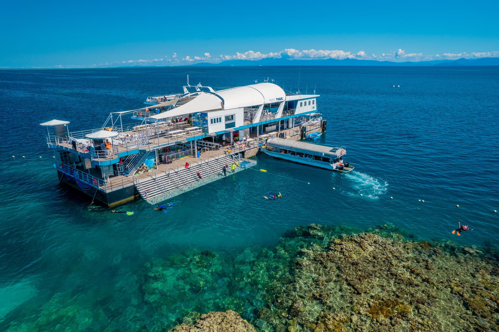Reef Magic Pontoon Tour from Cairns - تصویر 2