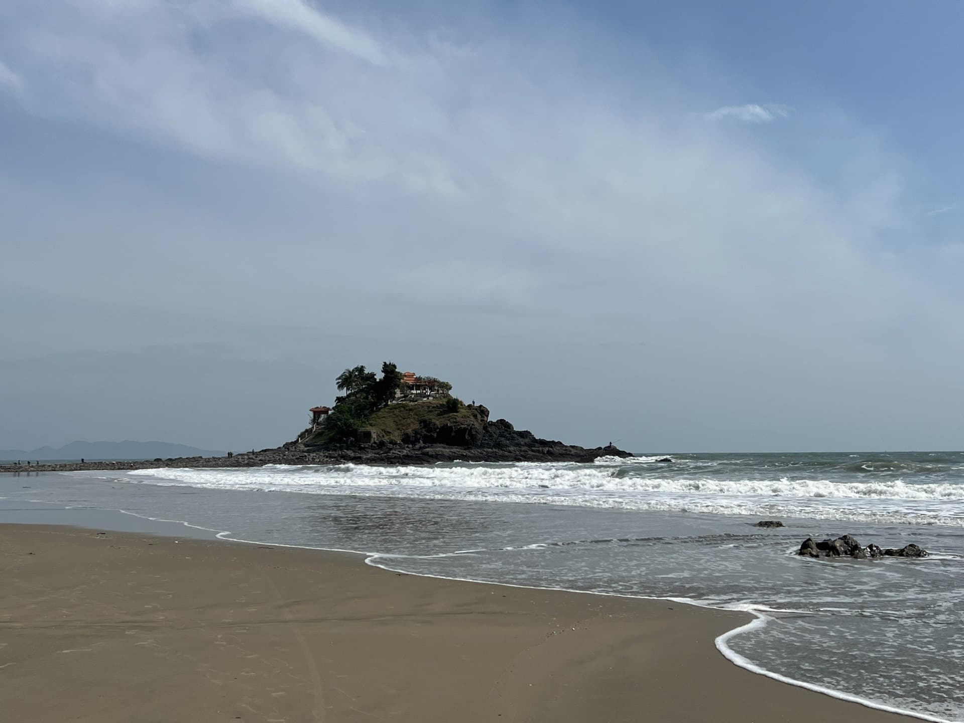 Vung Tau Full-Day Tour from Ho Chi Minh: Thuy Van Beach, Jesus Christ Statue, Thang Tam Temple - تصویر 3