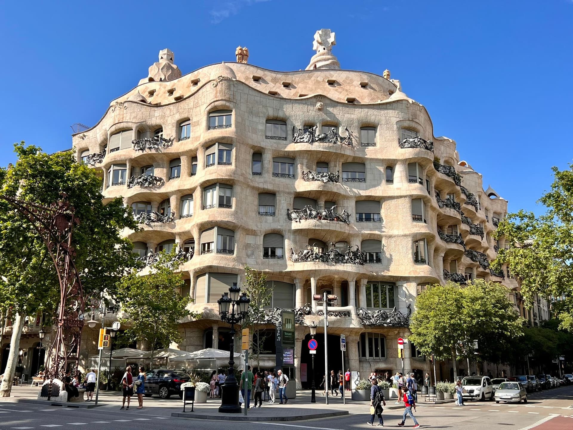 Gaudi Houses: Casa Vicens, Casa Batllo, Casa Mila Guided Tour - تصویر 8