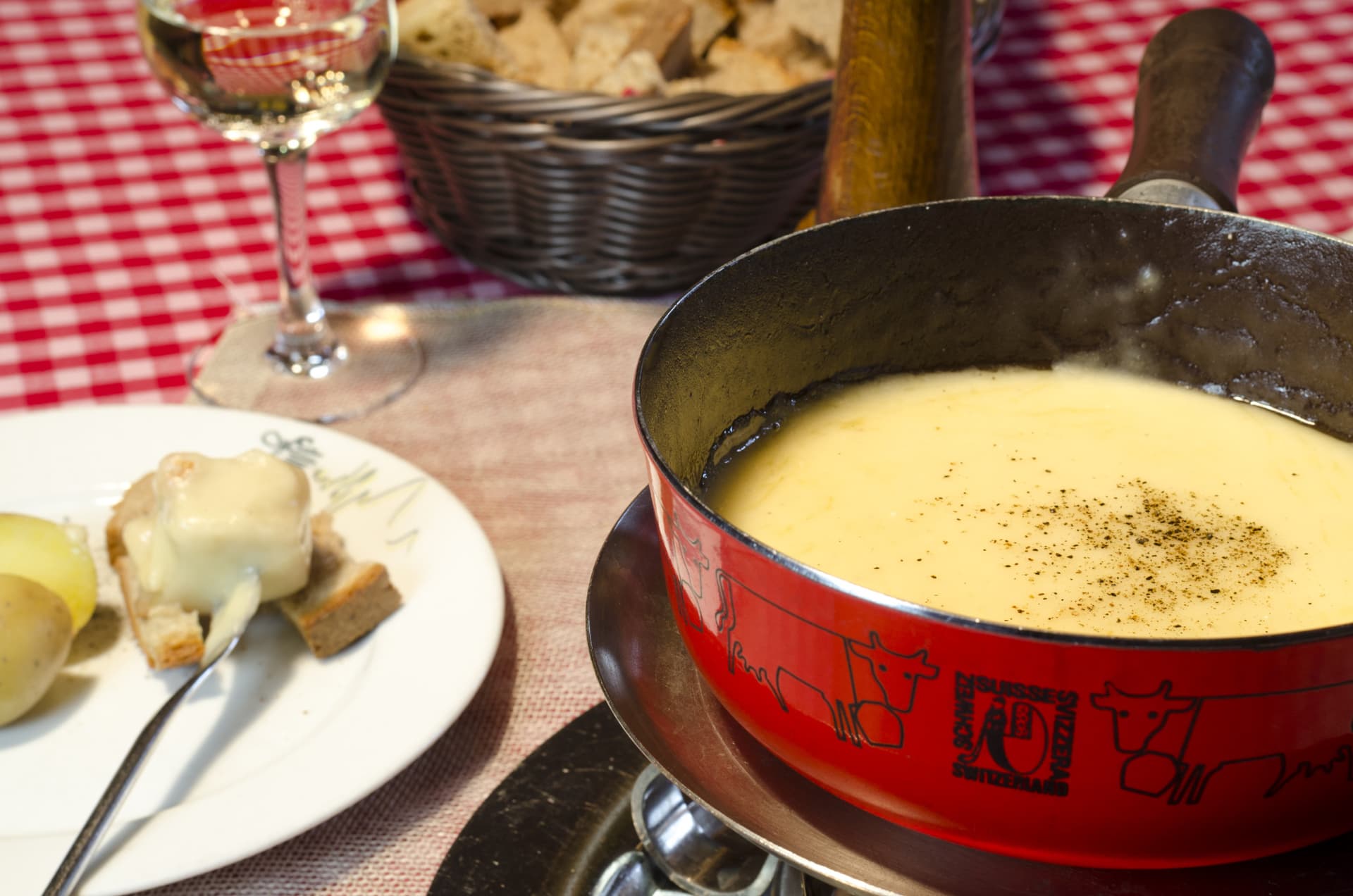 Zurich Sunset Tour and Dinner with Swiss Cheese Fondue - تصویر 4