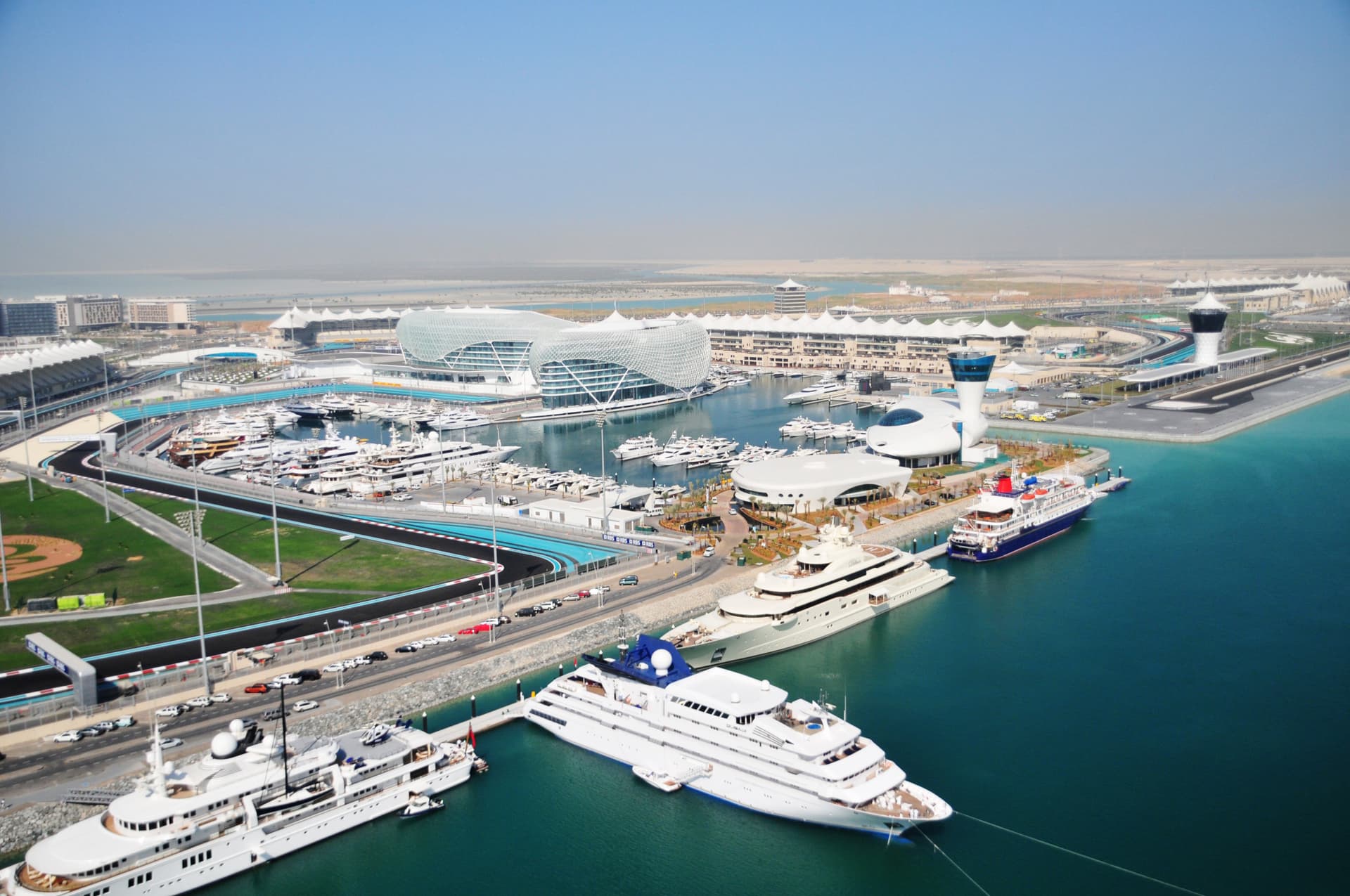 Yas Marina Circuit Venue Tour - تصویر 3