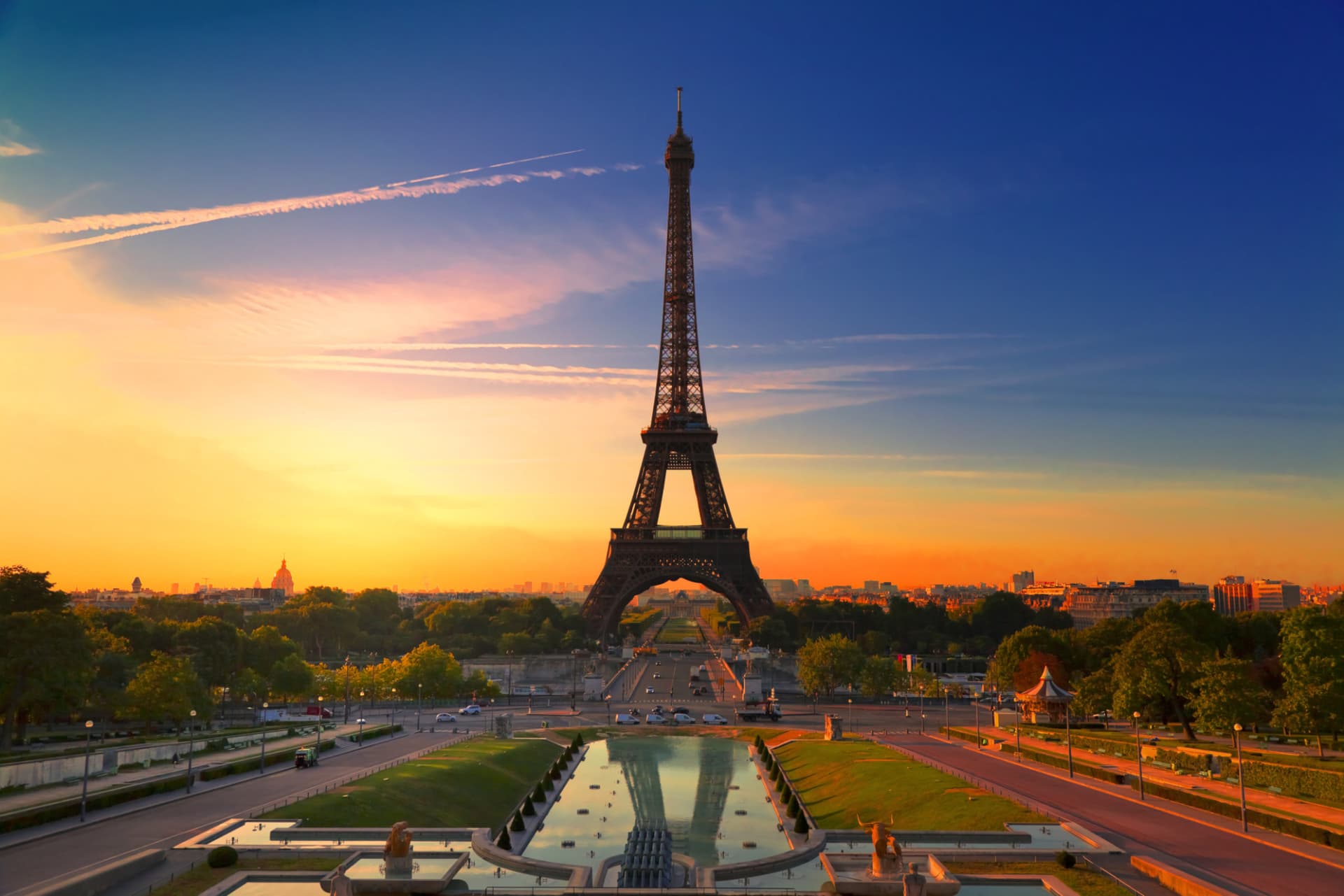 Paris Illuminations Night Bus Tour and Eiffel Tower Reserved Access - تصویر اصلی