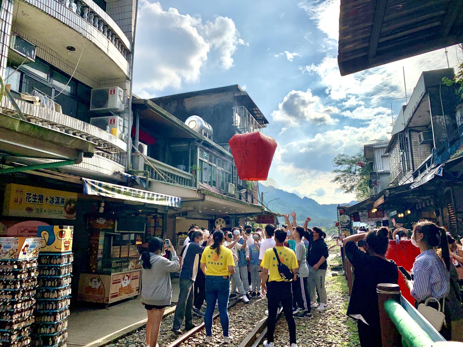 Yehliu, Jiufen, and Shifen Full-Day Tour from Taipei - تصویر 10