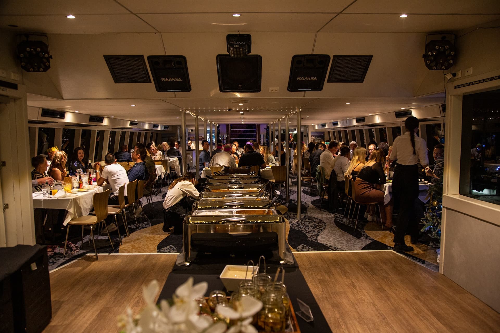 Captain Cook Cruises - Swan River Dinner Cruise - تصویر 2