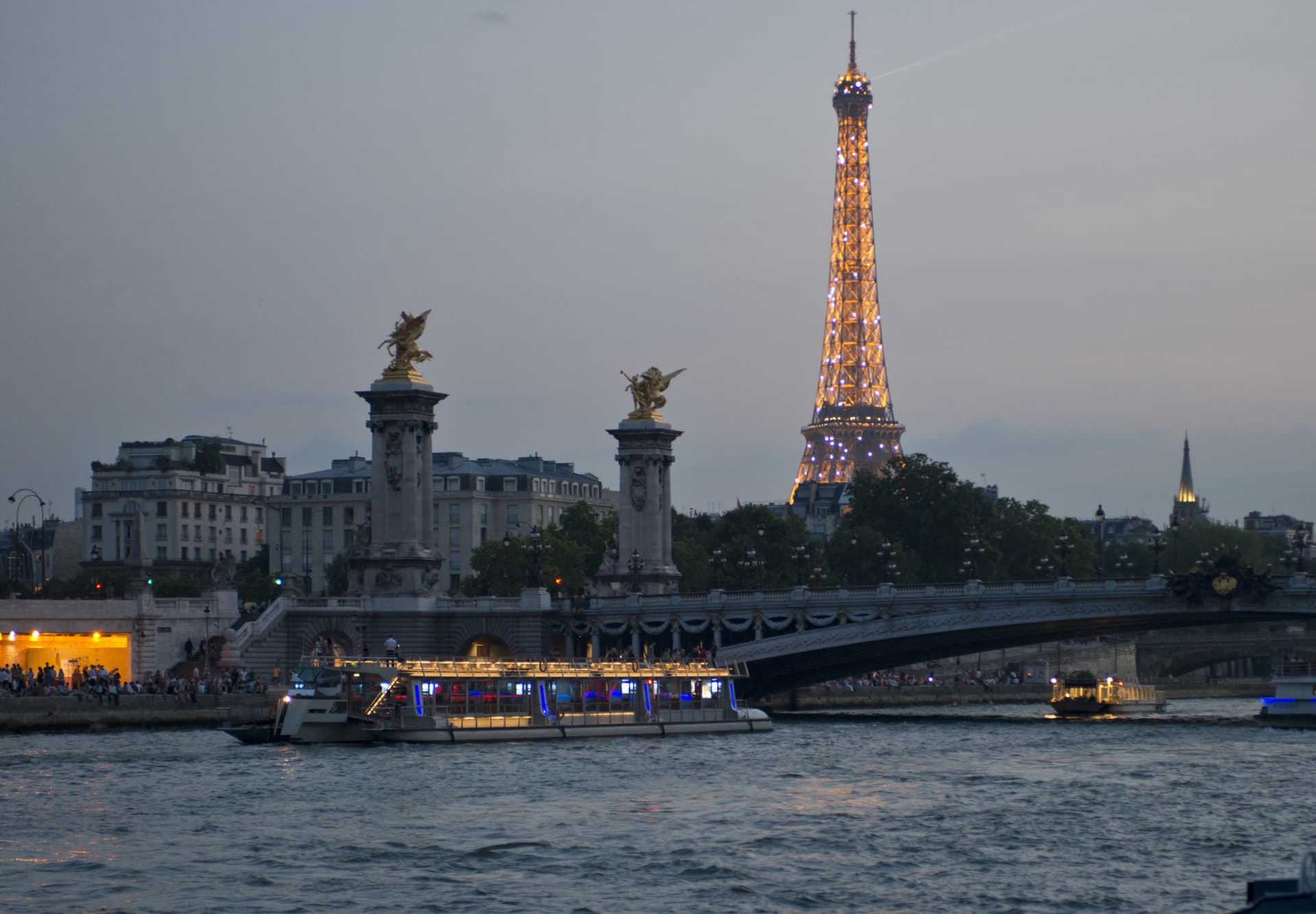 Paris Open-Top Bus Tour, Seine River Cruise, and Eiffel Tower Dining Experience - تصویر 10