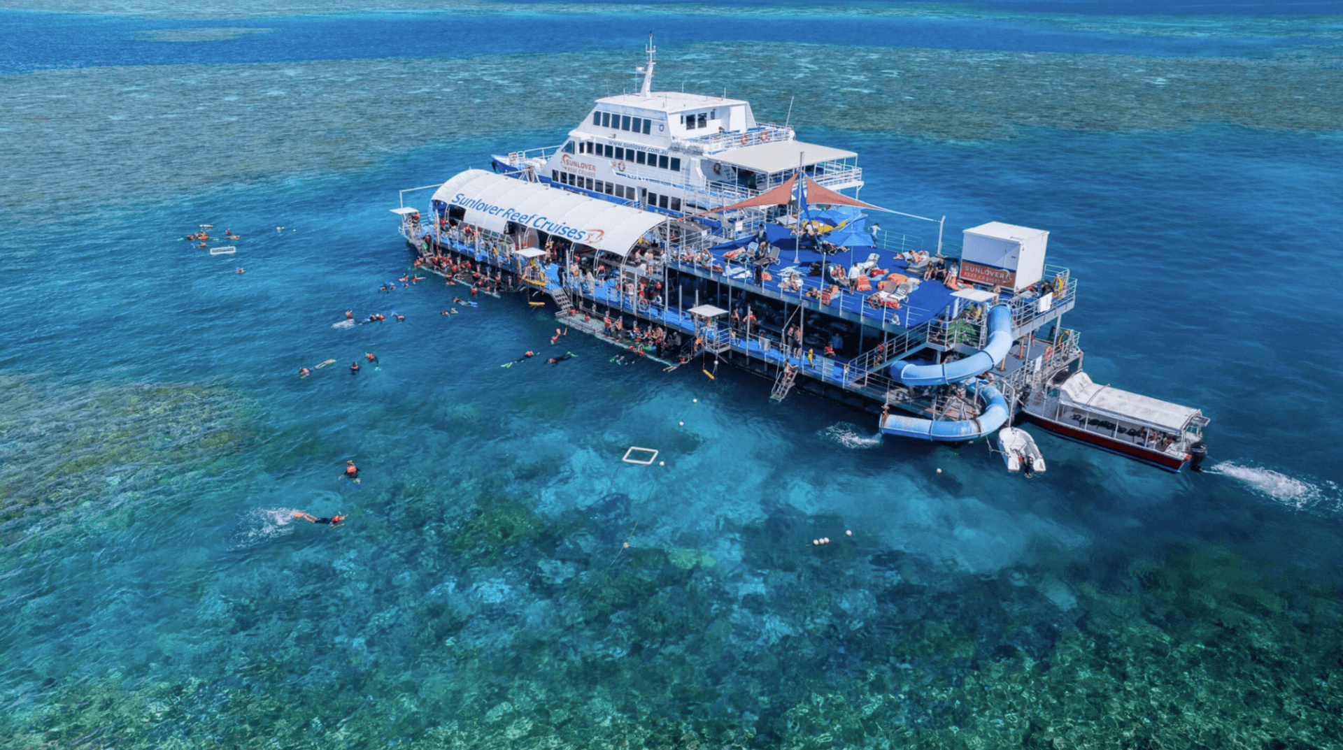 Great Barrier Reef Pontoon Full-Day Tour at Moore Reef - تصویر اصلی