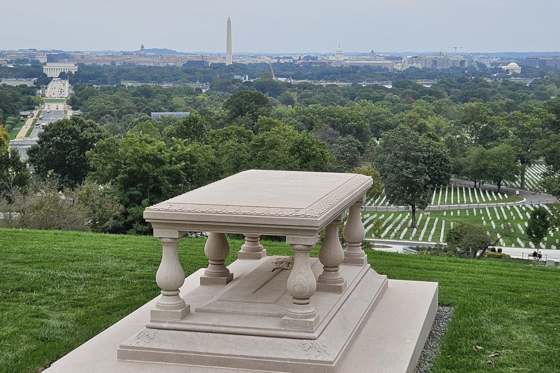 Arlington Cemetery Guided Tour with Changing of the Guard - تصویر 5