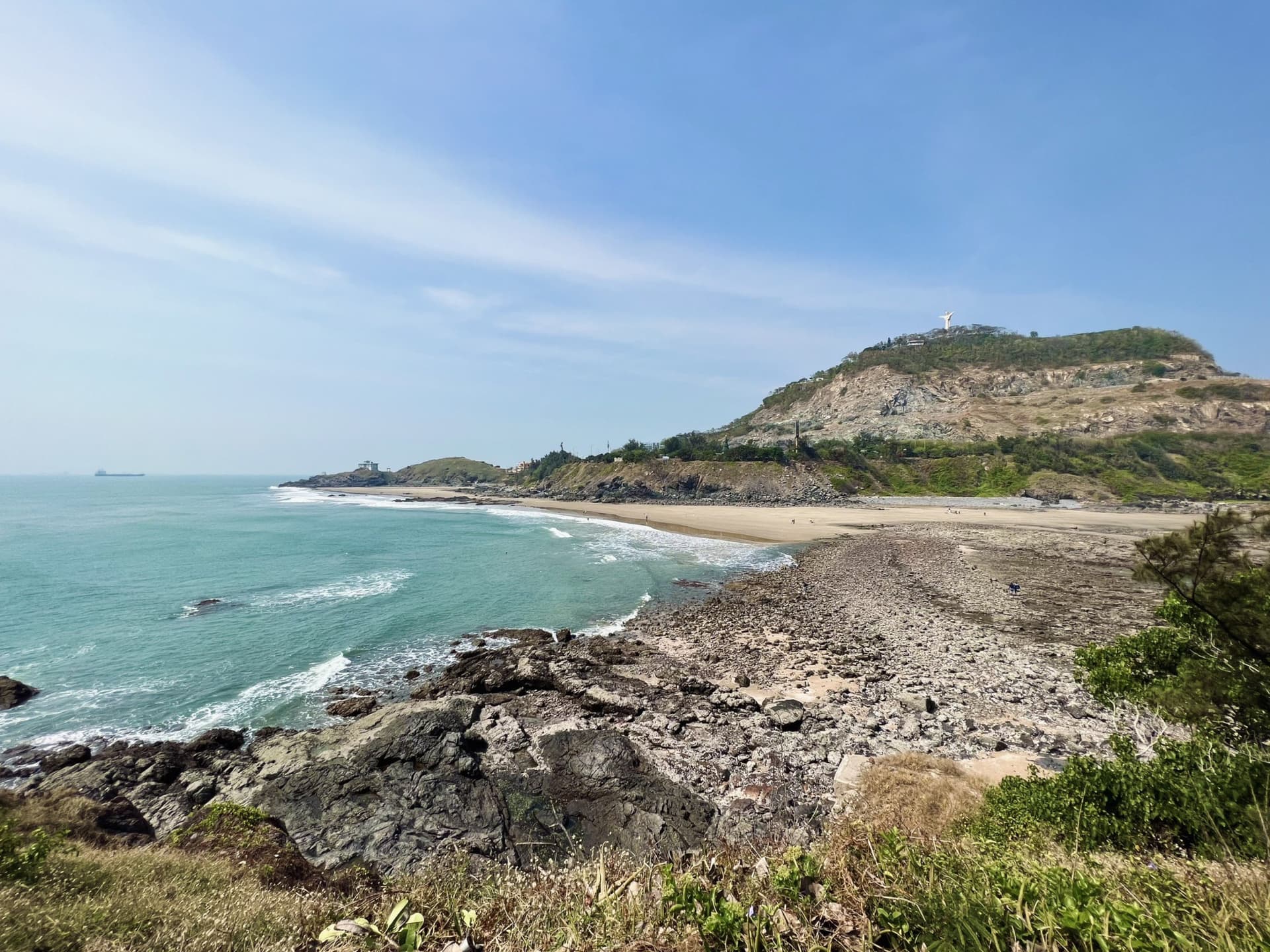 Vung Tau Full-Day Tour from Ho Chi Minh: Thuy Van Beach, Jesus Christ Statue, Thang Tam Temple - تصویر 2