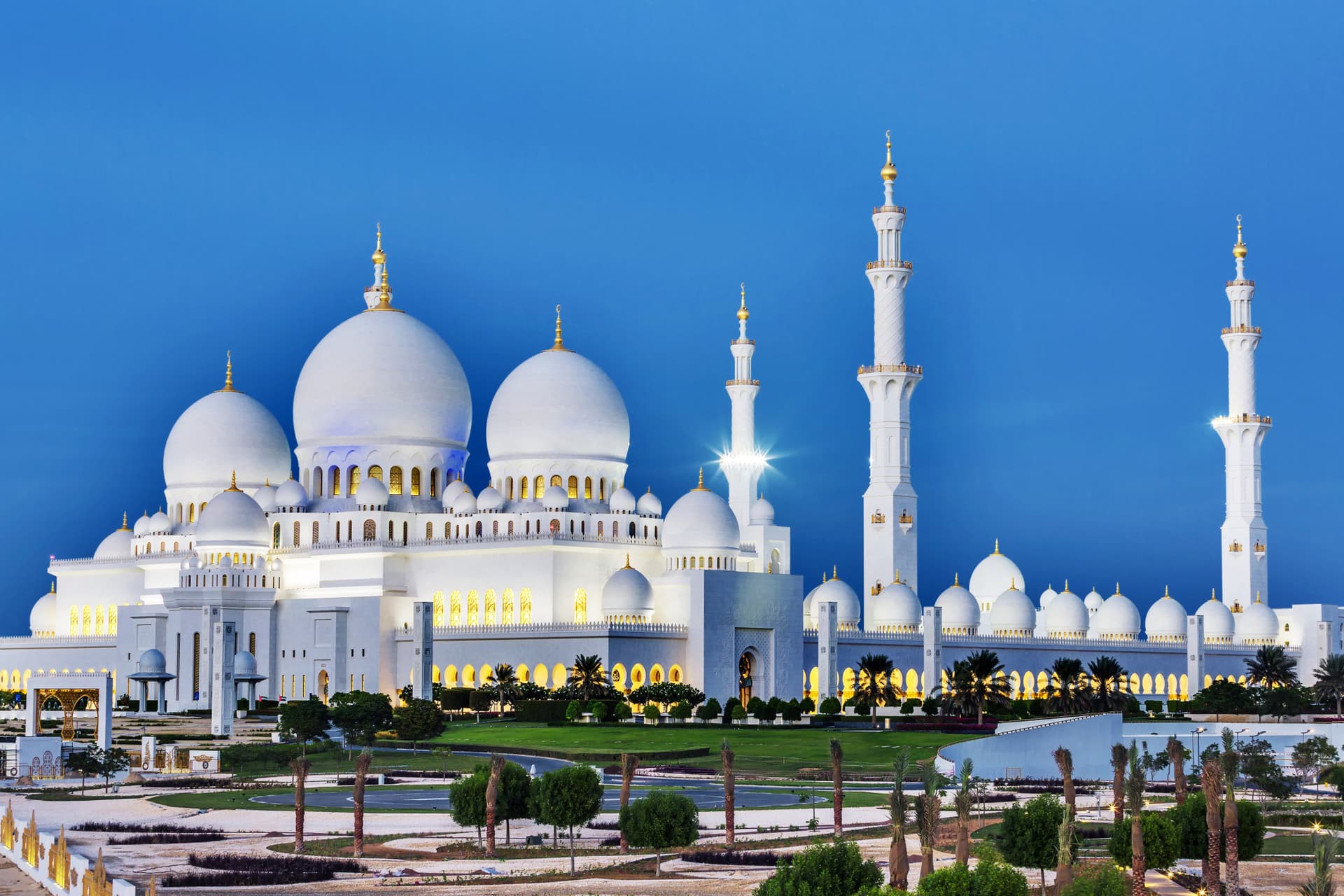 Abu Dhabi Premium City Tour from Dubai: Sheikh Zayed Mosque, Etihad Towers, Qasr Al Watan - تصویر اصلی