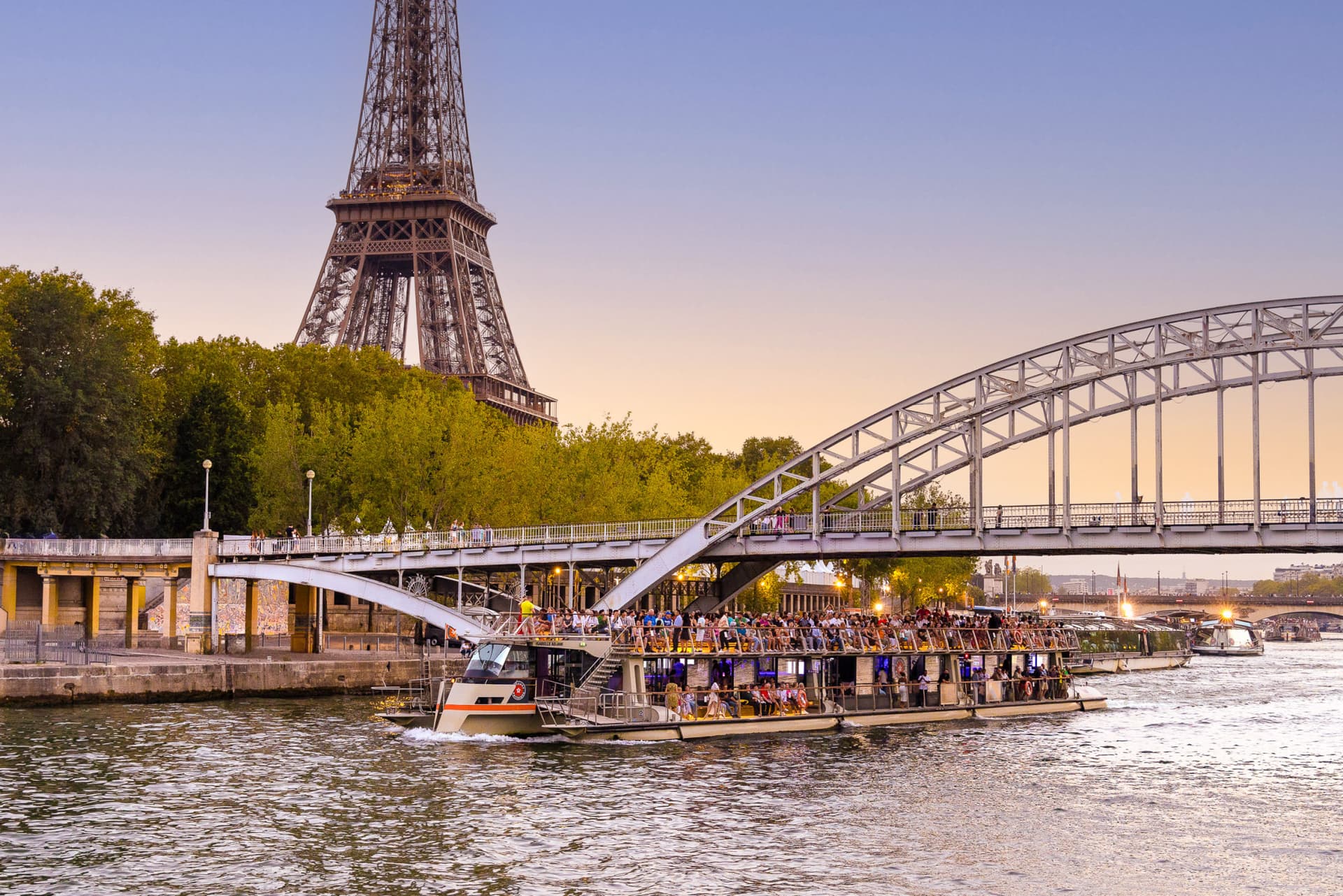 Seine River Cruise by Bateaux Parisiens – Departing from the Eiffel Tower - تصویر اصلی