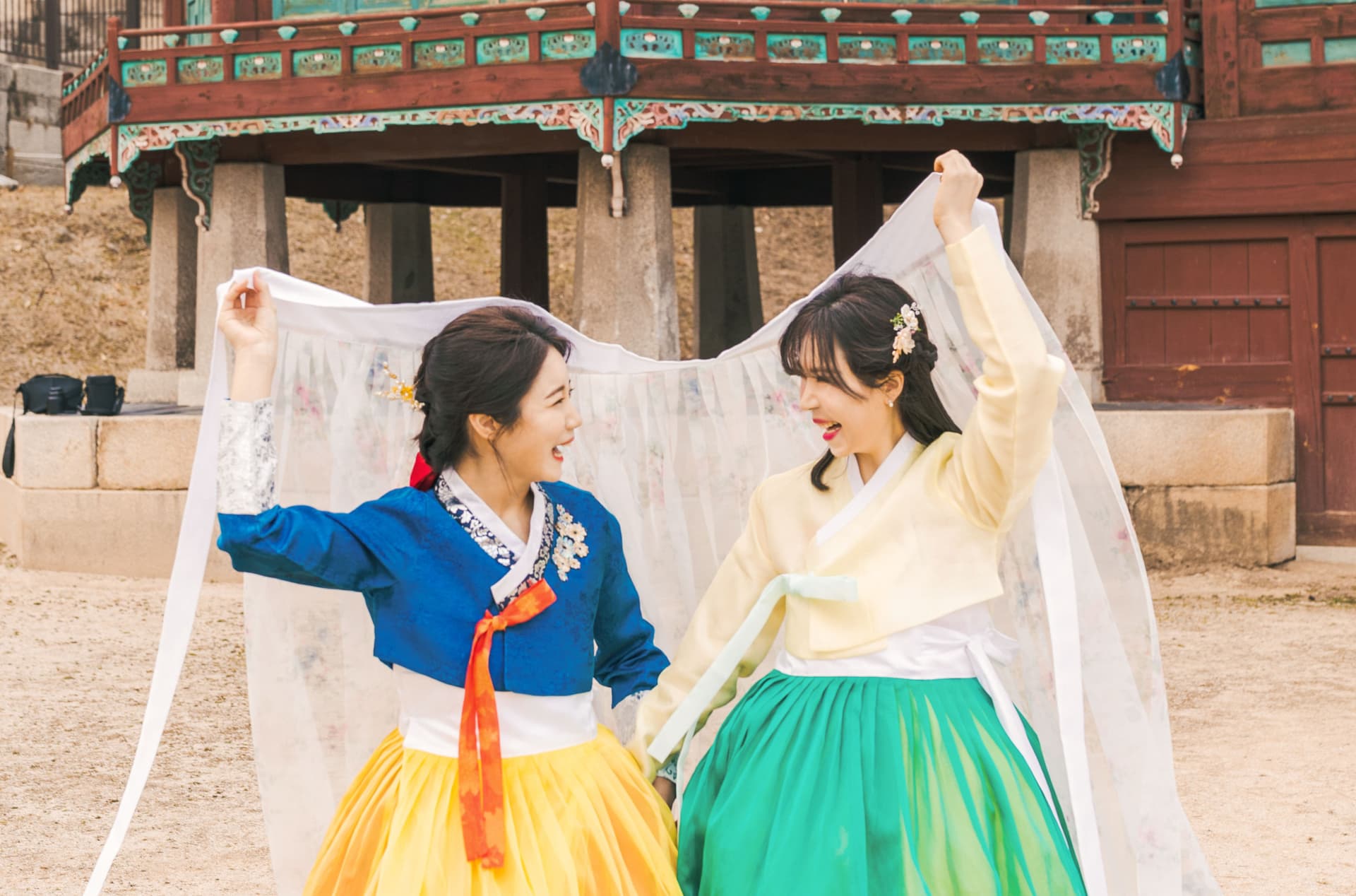 Hanbok Experience at Hanboknam Gyeongbokgung Store - تصویر 4
