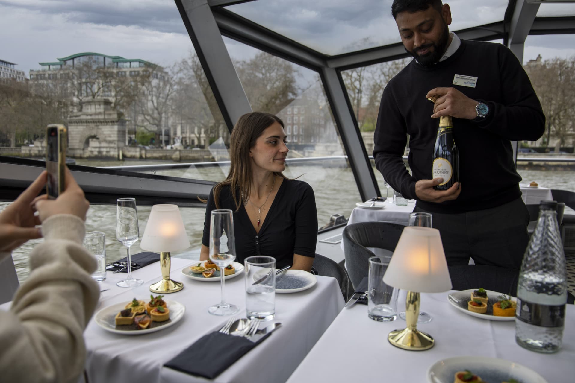 کروز شام بر روی رود تیمز لندن توسط City Cruises - تصویر 3