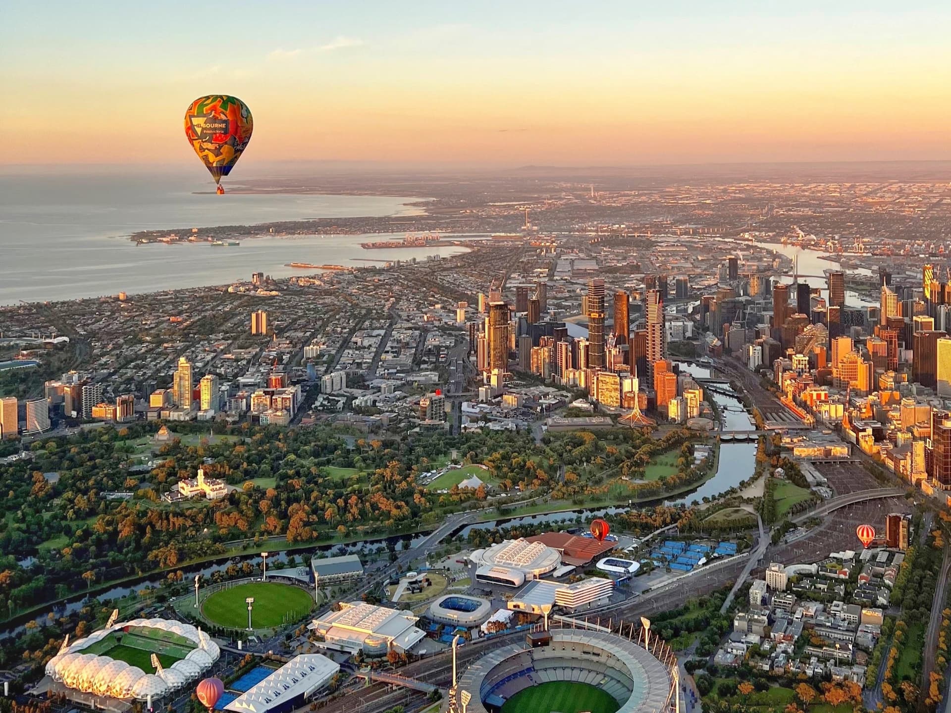 Sunrise Hot Air Balloon Flight over Melbourne with Photos - تصویر 3