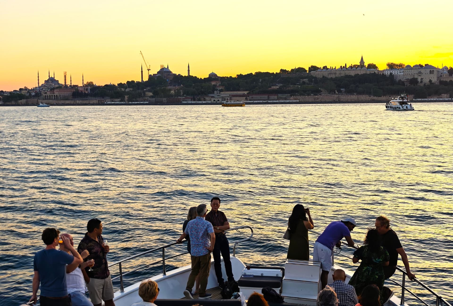 Bosphorus Sightseeing Cruise on a Luxury Yacht - تصویر 5