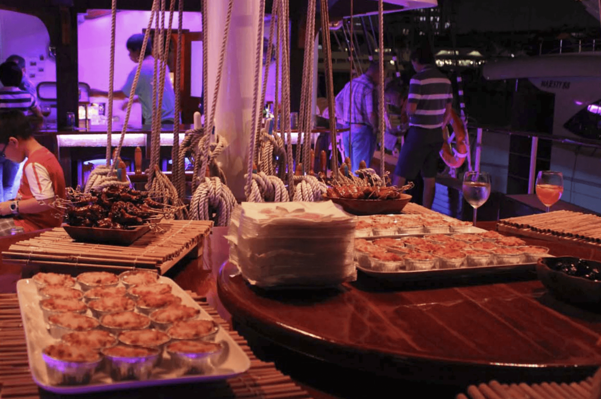 The Royal Albatross - Luxury Tall Ship Cruise Ticket - تصویر 36