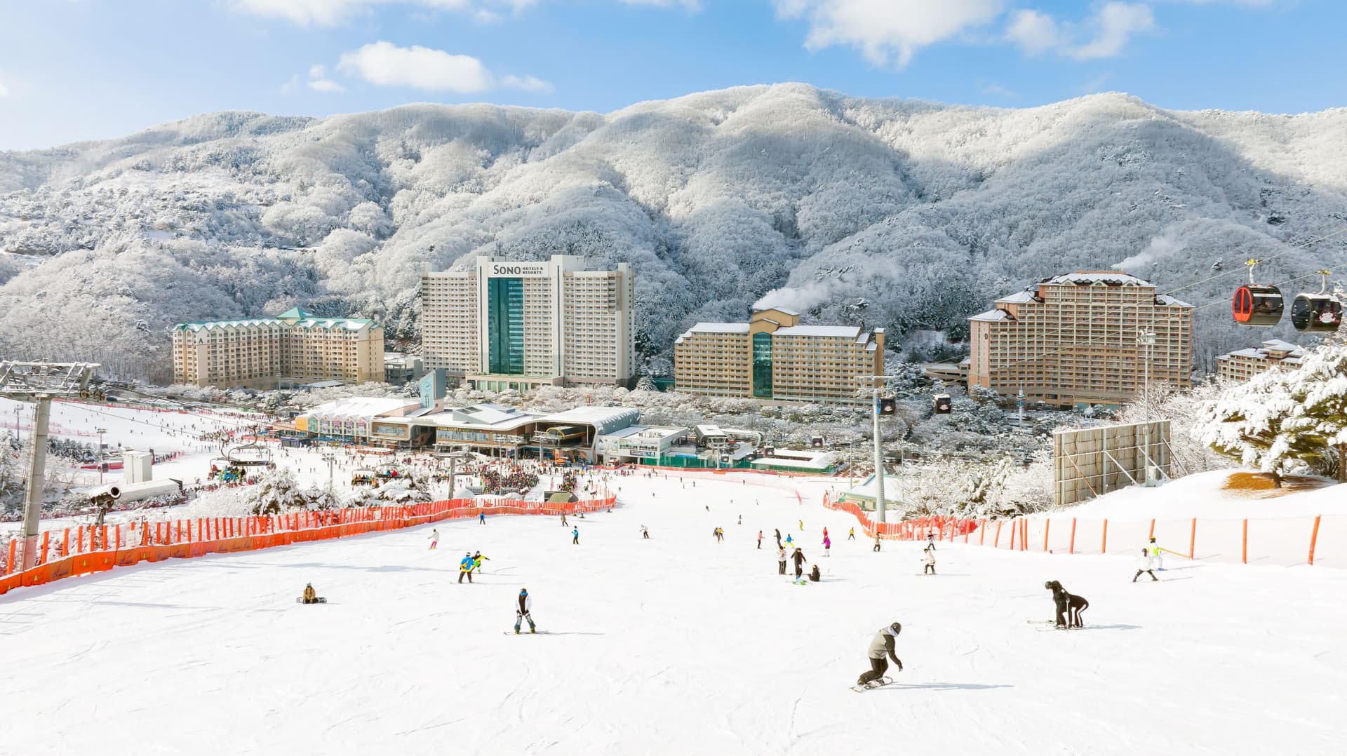 Vivaldi Park Winter Ski and Eobi Ice Valley Day Tour from Seoul - تصویر 6