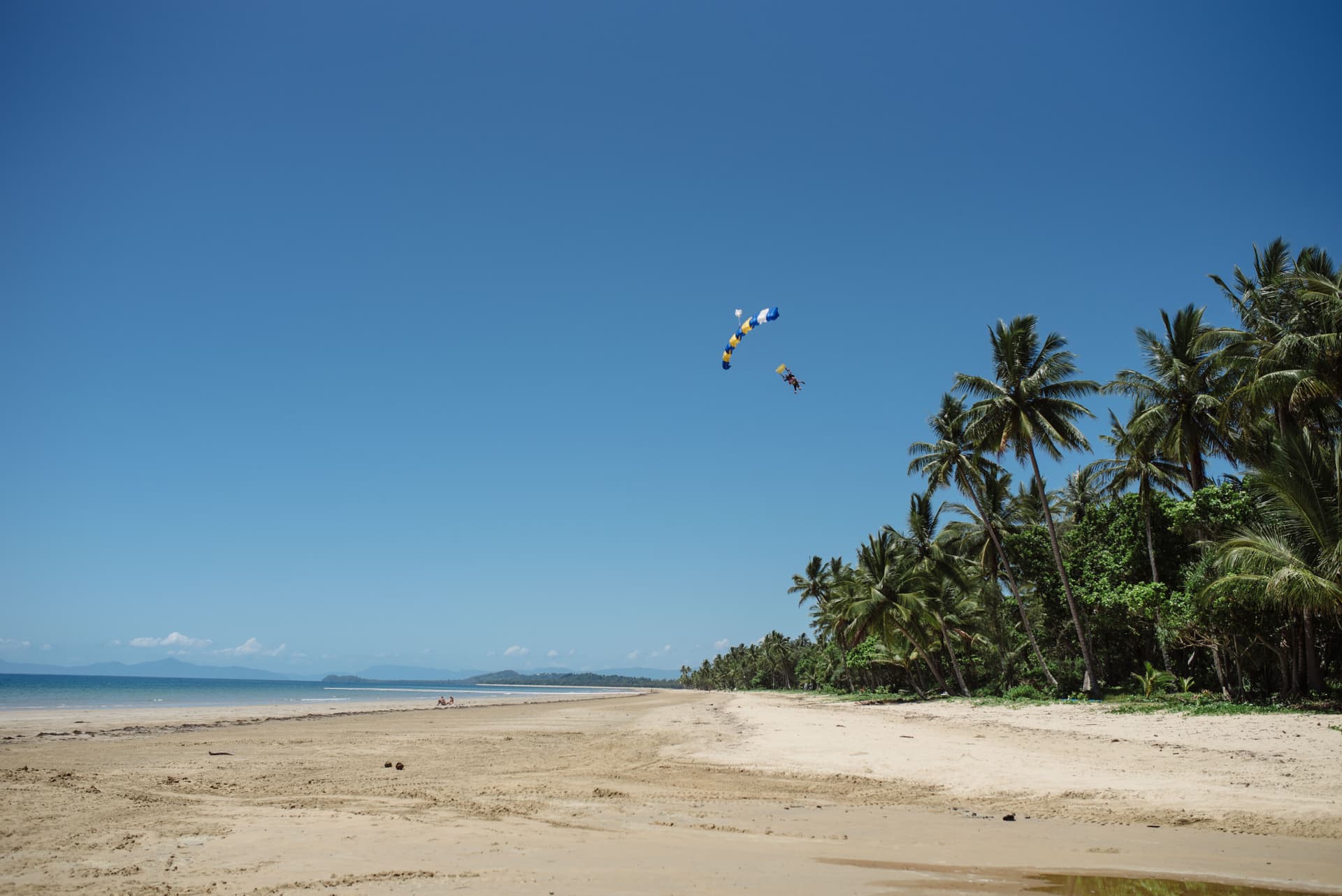 Tandem Skydiving Experience Mission Beach - تصویر 3