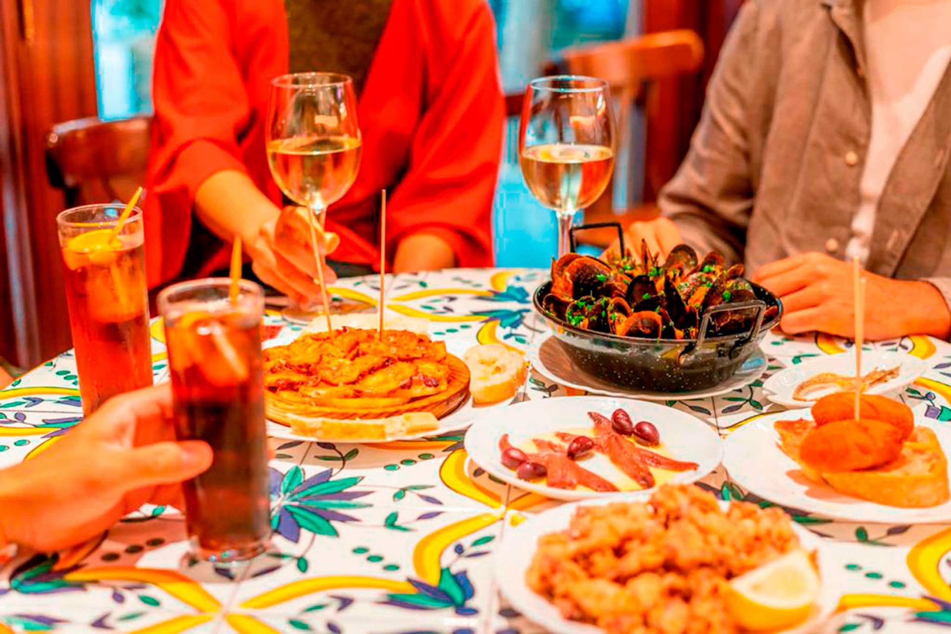 Barcelona Old Town Walking Tour with Flamenco Show and Tapas Dinner - تصویر 8