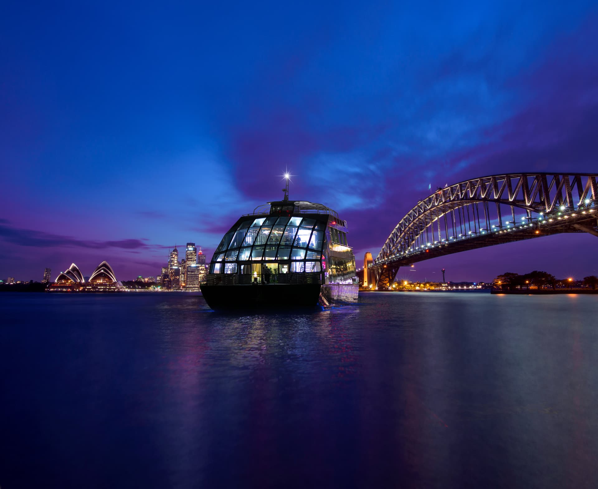 Sydney Harbour Glass Boat Dinner Cruise with Wine Pairing - تصویر 2
