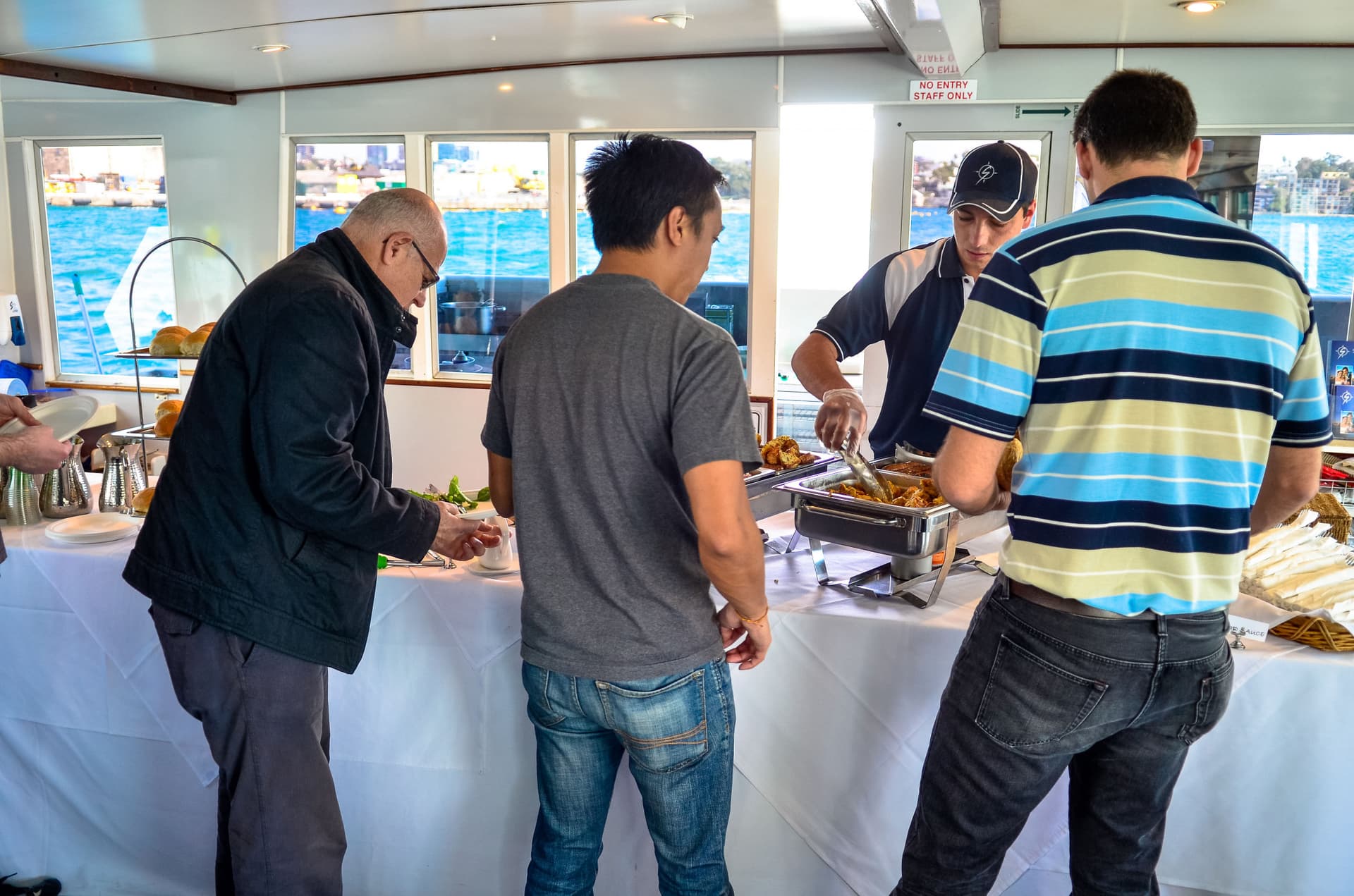 Sydney Whale Watching Cruise with Breakfast or Lunch with Sydney Princess Cruises - تصویر 4