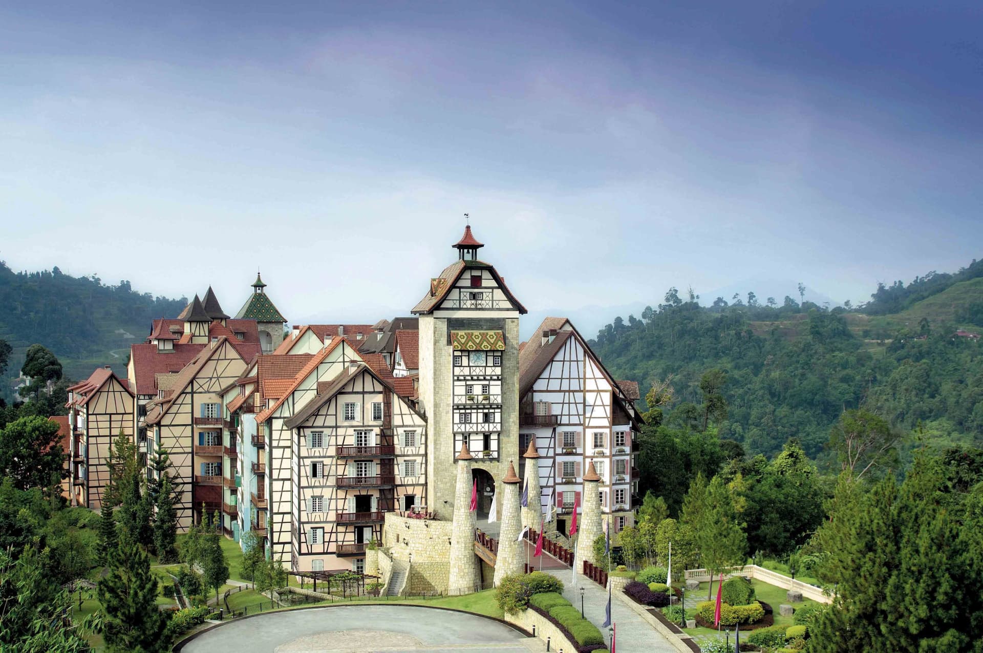 Colmar Tropicale Bukit Tinggi and Batu Caves Tour from Kuala Lumpur - تصویر 3