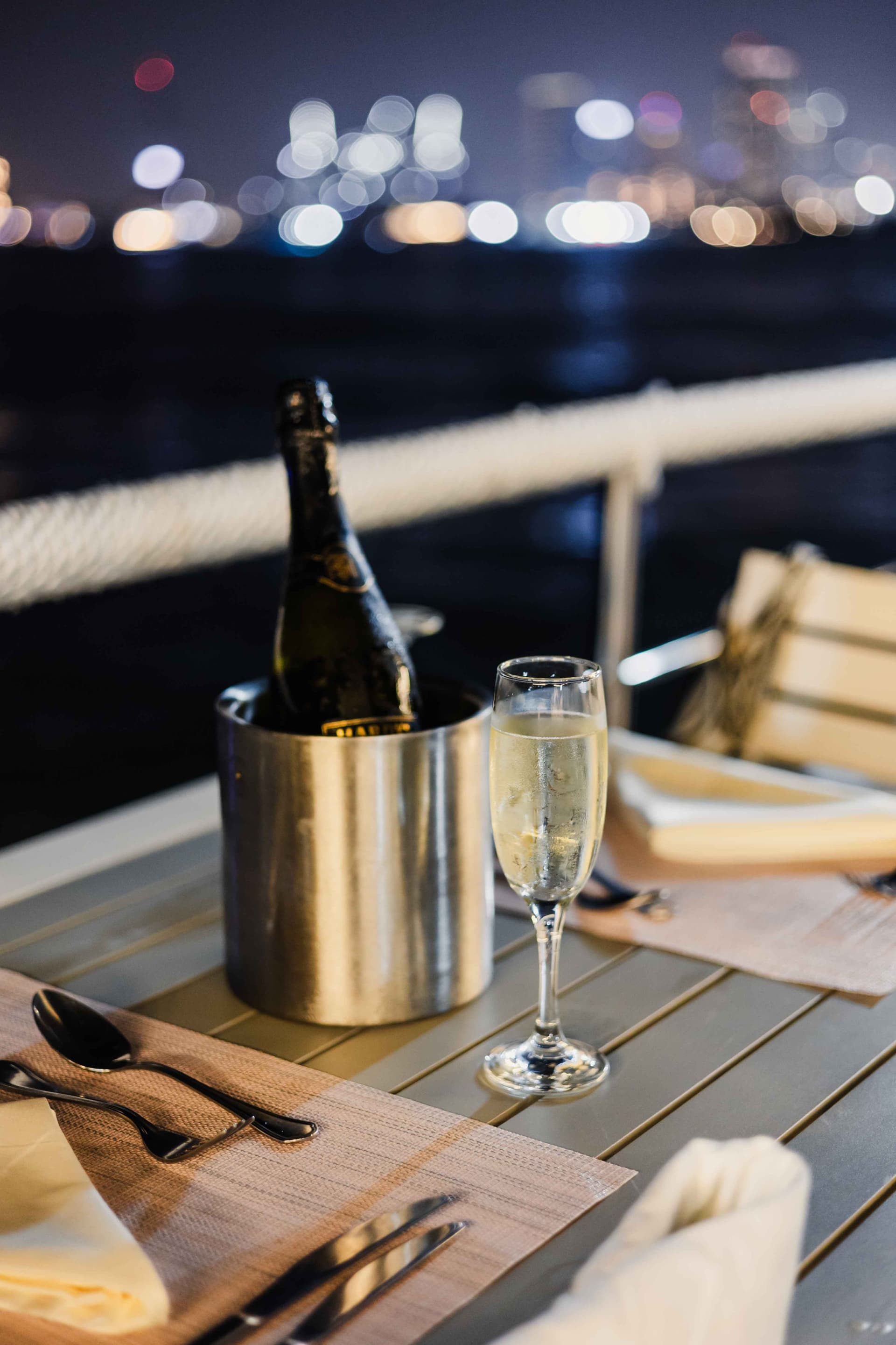 Alexandra Sea Lounge Dinner Cruise in Dubai Marina - تصویر 13