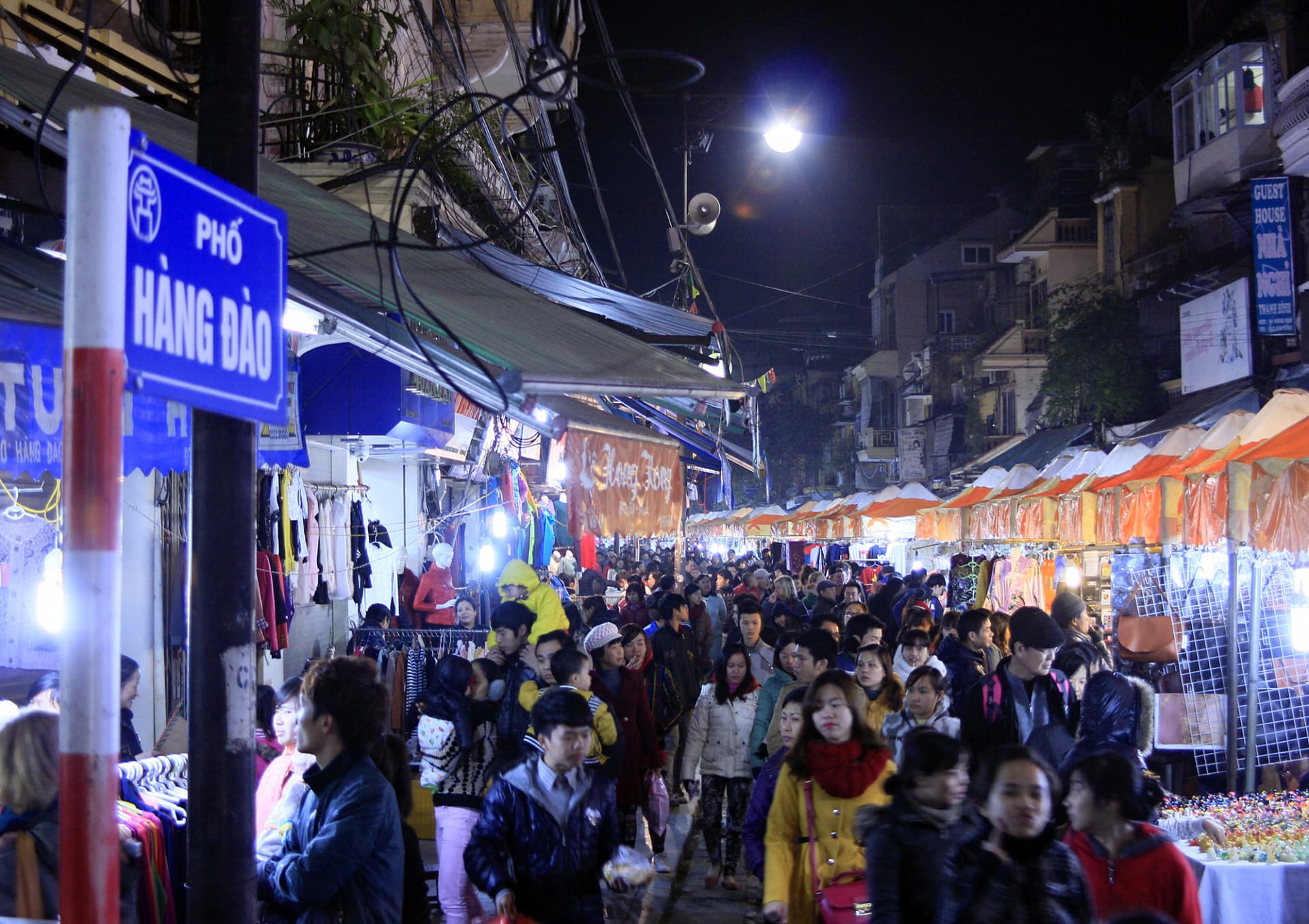 Hanoi Weekend Night Market and Street Food Tour - تصویر اصلی