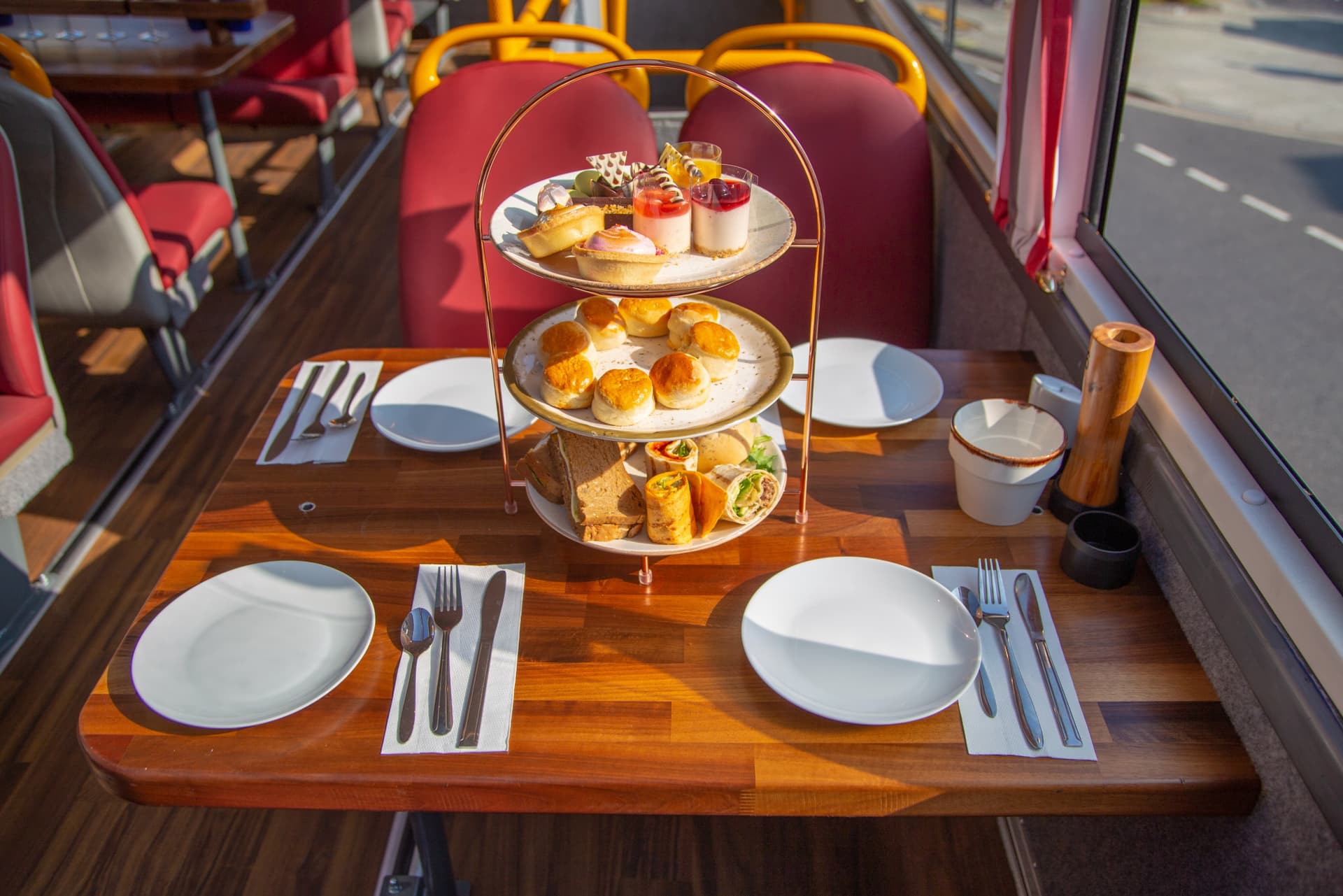 Afternoon Tea Bus with Panoramic Tour of London - تصویر 11