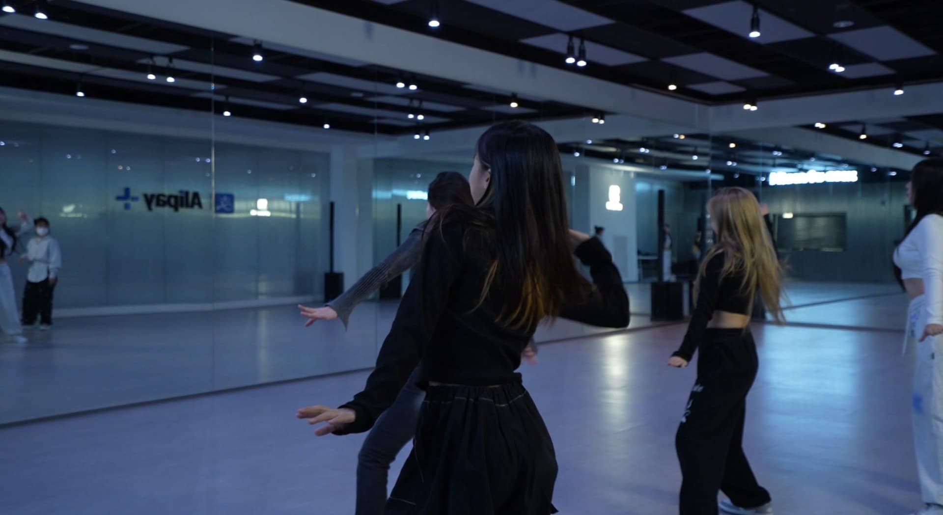 Ktown4u K-pop Dance Class with Video Shoot - تصویر اصلی