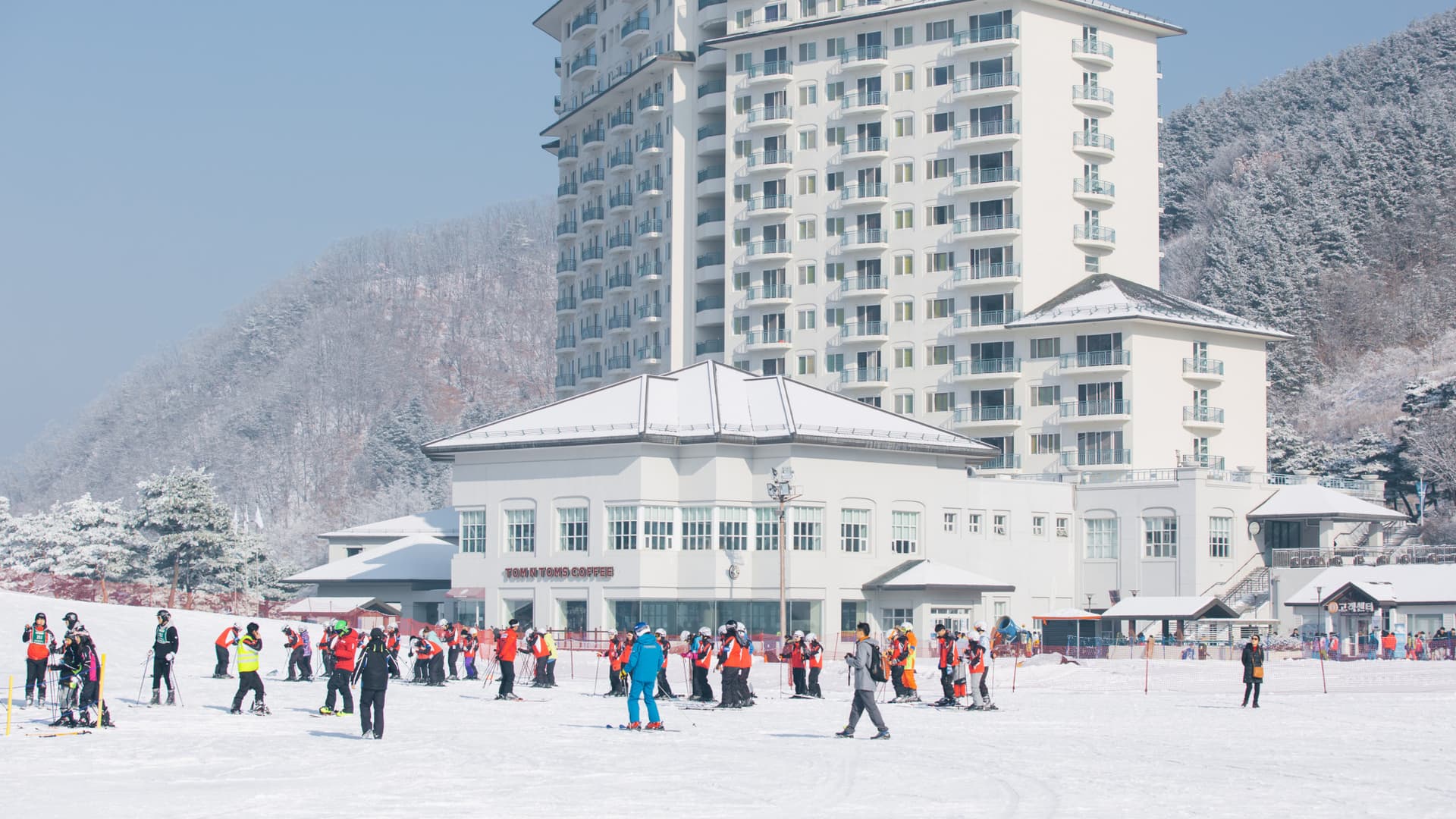 Elysian Gangchon Ski Resort and Eobi Ice Valley Full-Day Tour from Seoul - تصویر 4
