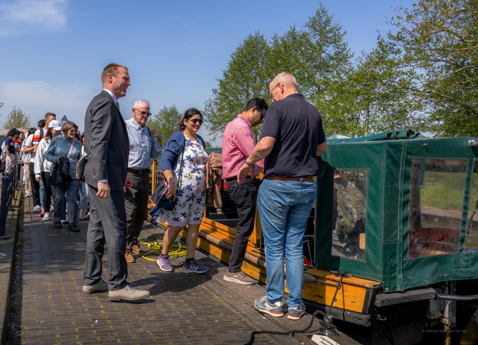 Giethoorn Full-Day Tour from Amsterdam with Canal Cruise and Self-Guided Walking Tour - تصویر 8