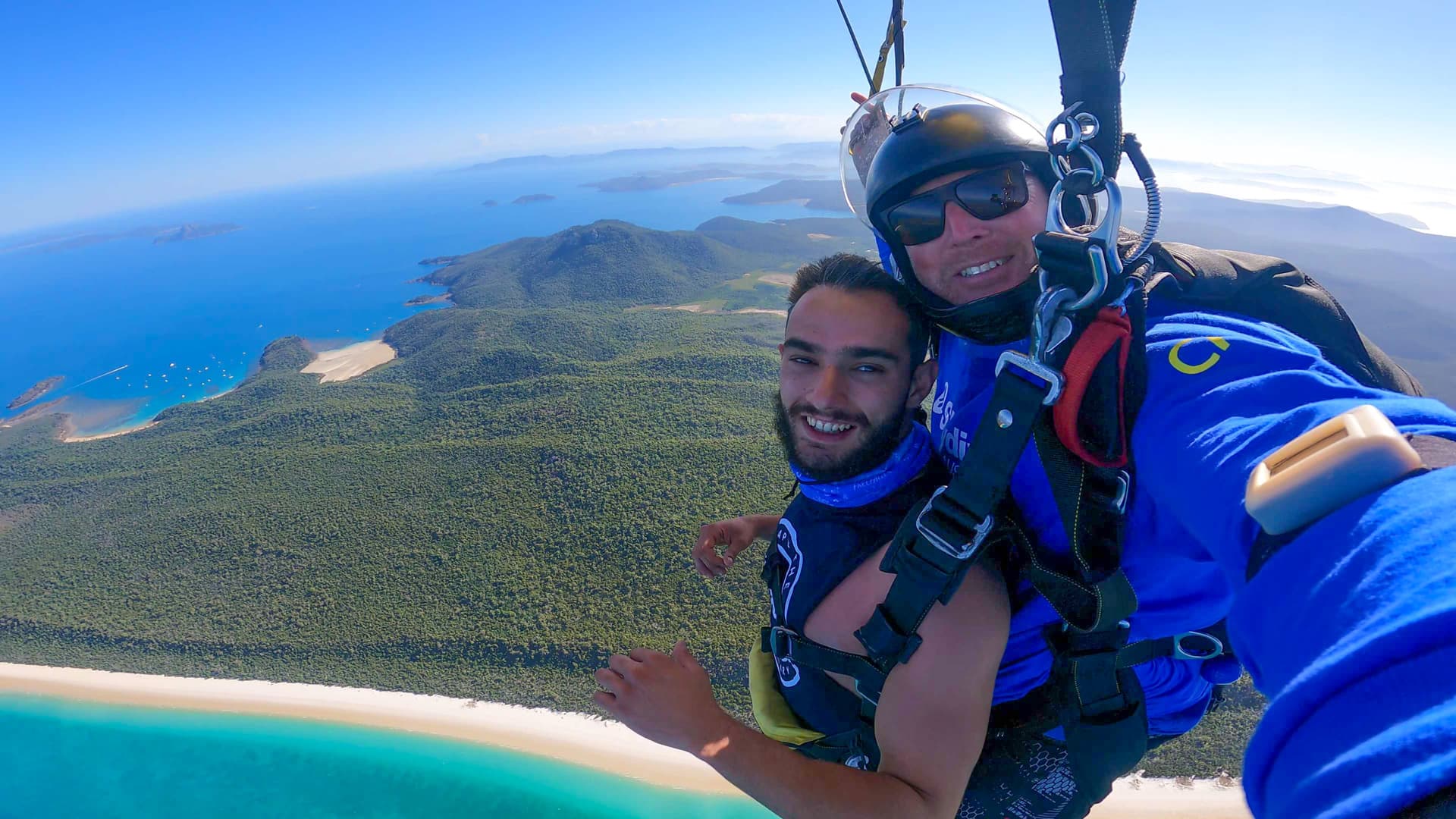 Tandem Skydiving Experience Airlie Beach - تصویر 6