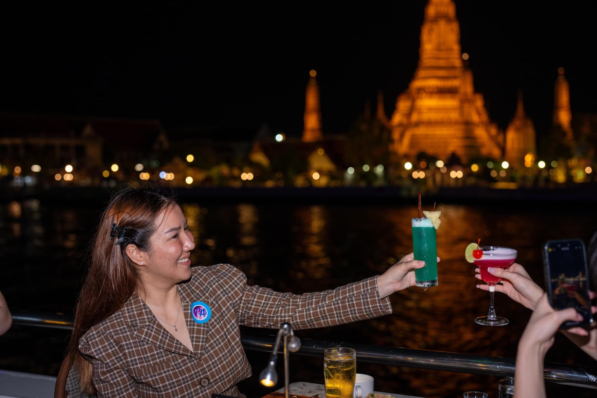 Chao Phraya River Dinner Cruise aboard The Planet Cruise - تصویر 10